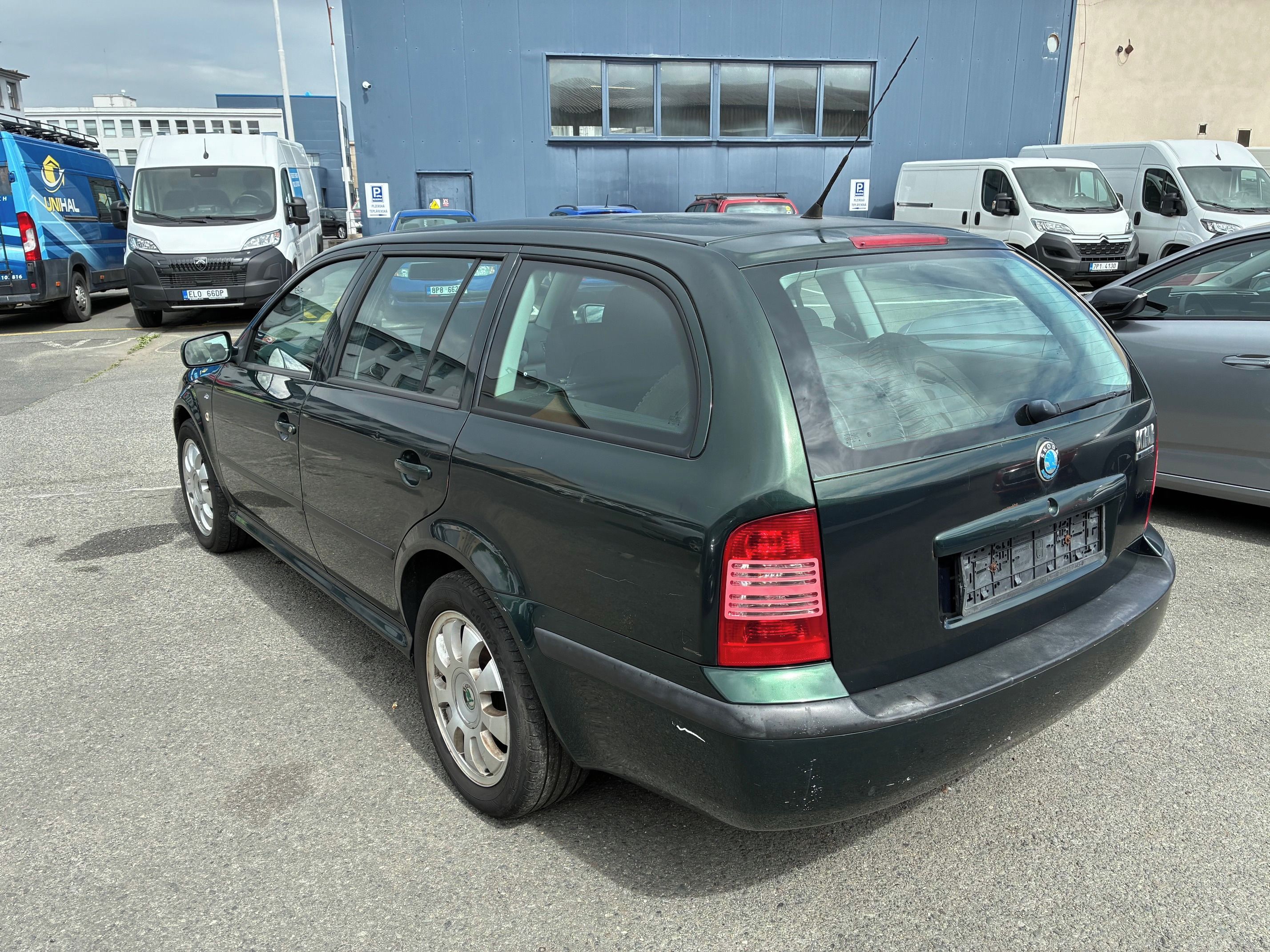 Škoda Octavia, 1,6 MPi AUTOMAT Kombi po STK - fotka 4