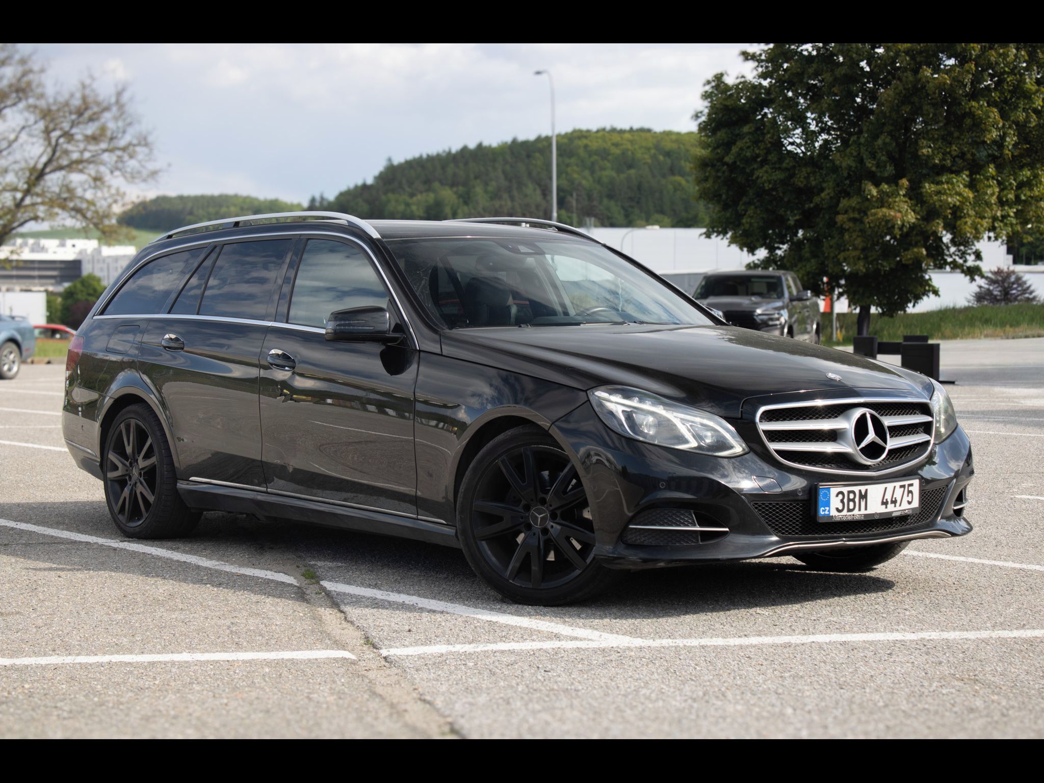 Mercedes-Benz Třídy E, AMG paket, 100% stav. - fotka 3