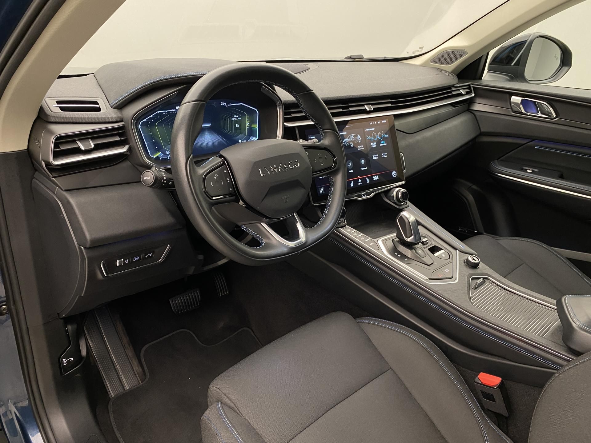 Lynk & Co 01, PHEV DCT AUT 1.maj. - fotka 4