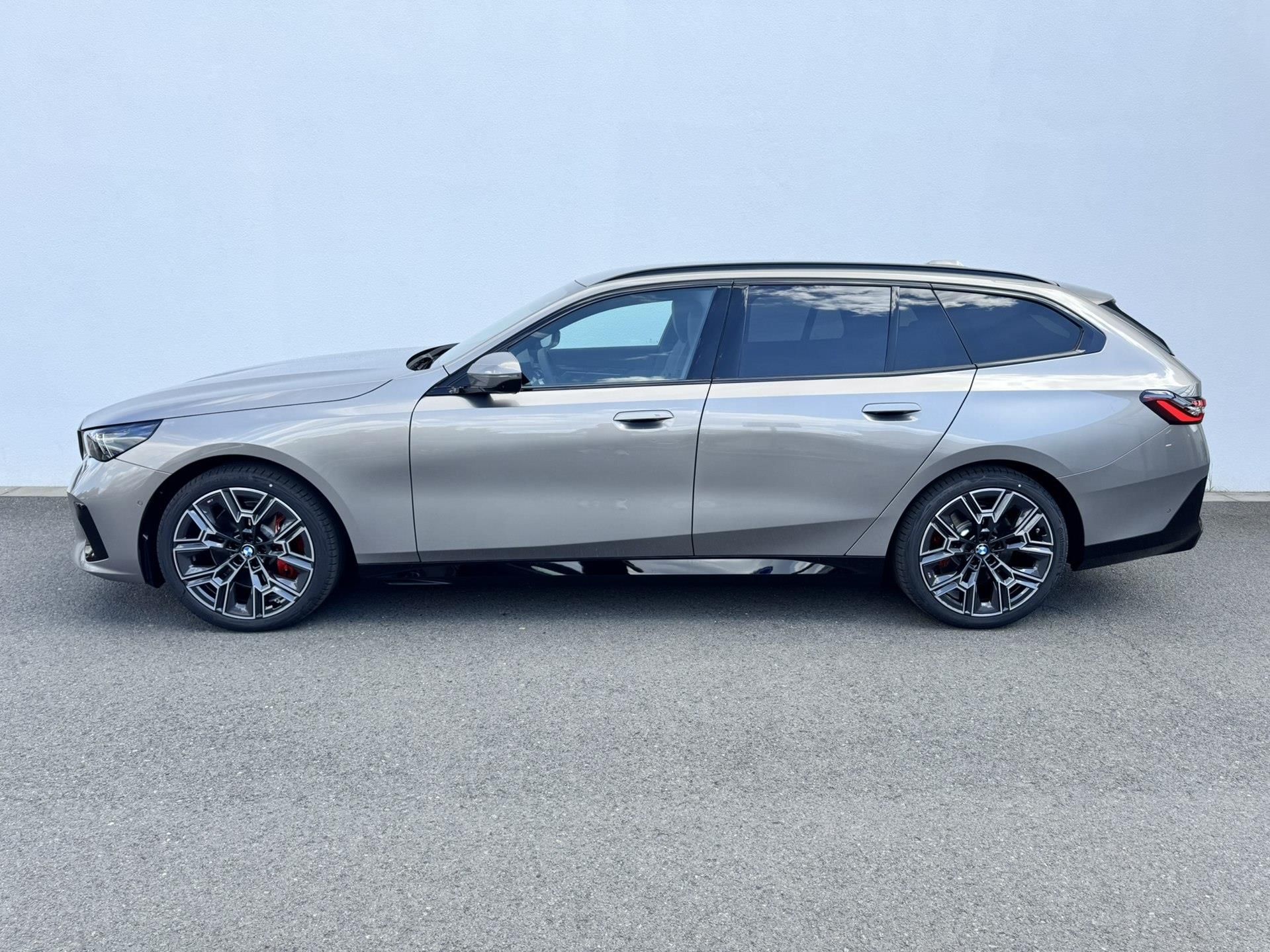 BMW Řada 5, 540d  xDrive Touring - fotka 3