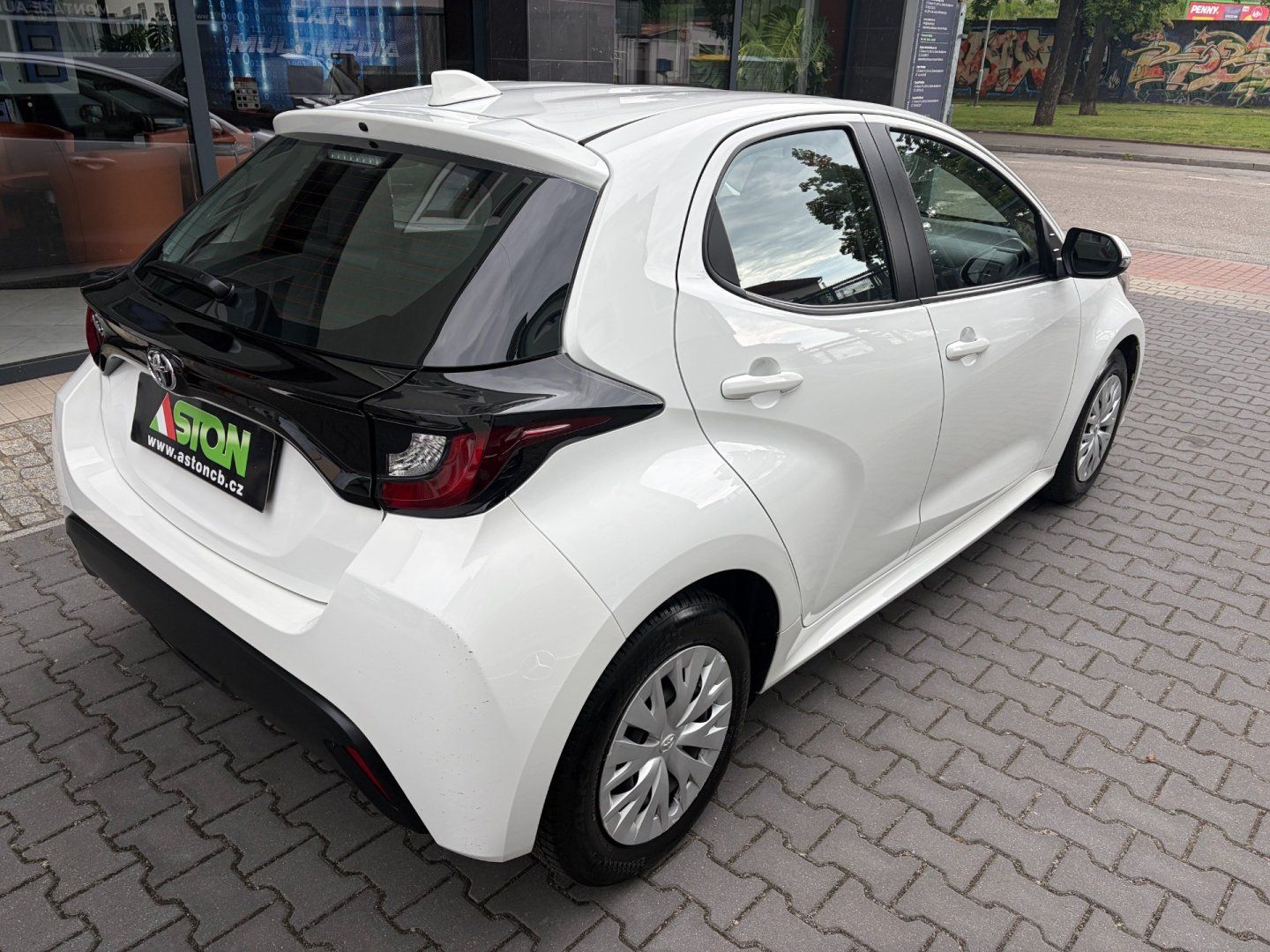 Toyota Yaris, 1,0 VVTi 1. maj, servis Toyota - fotka 6