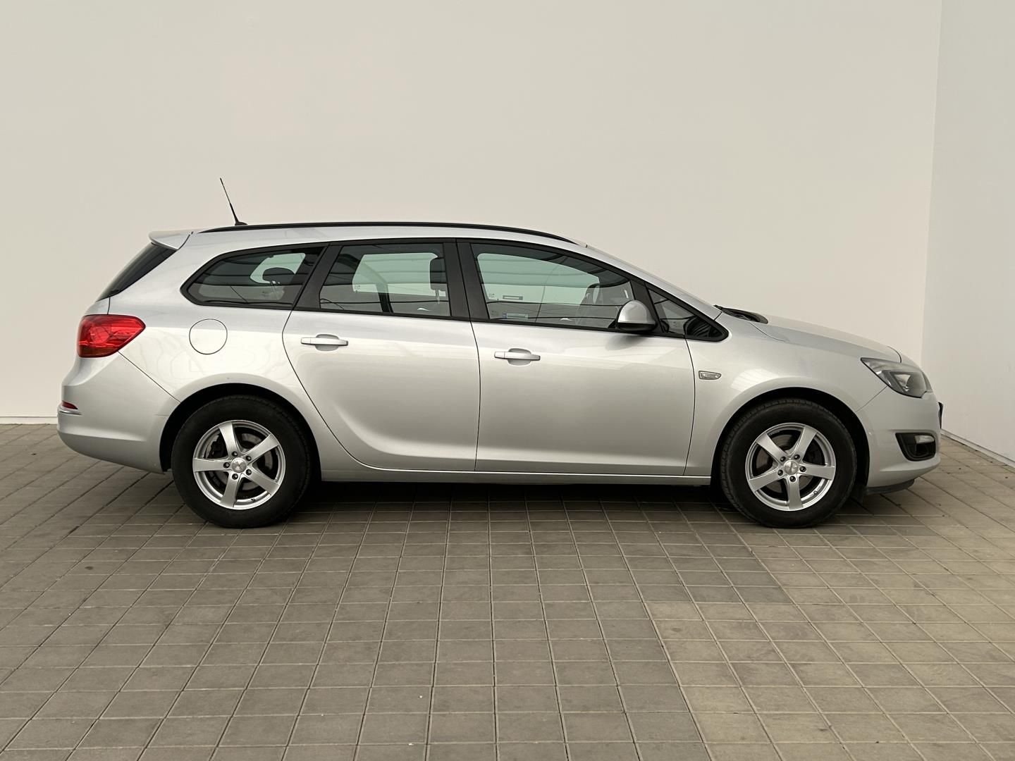 Opel Astra, 1.6CDTi 81kW Enjoy - fotka 6
