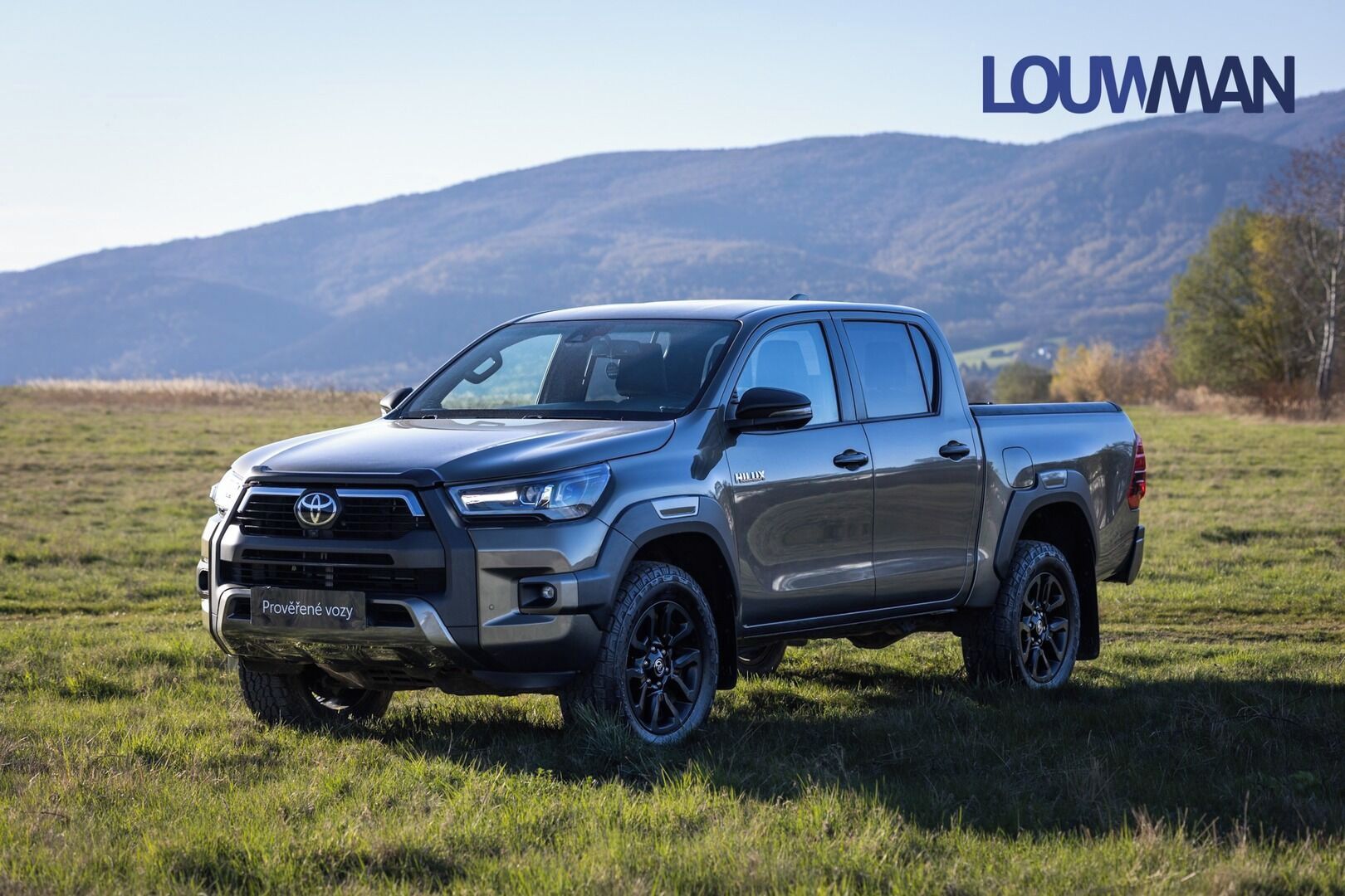 Toyota Hilux, AT INVINCIBLE