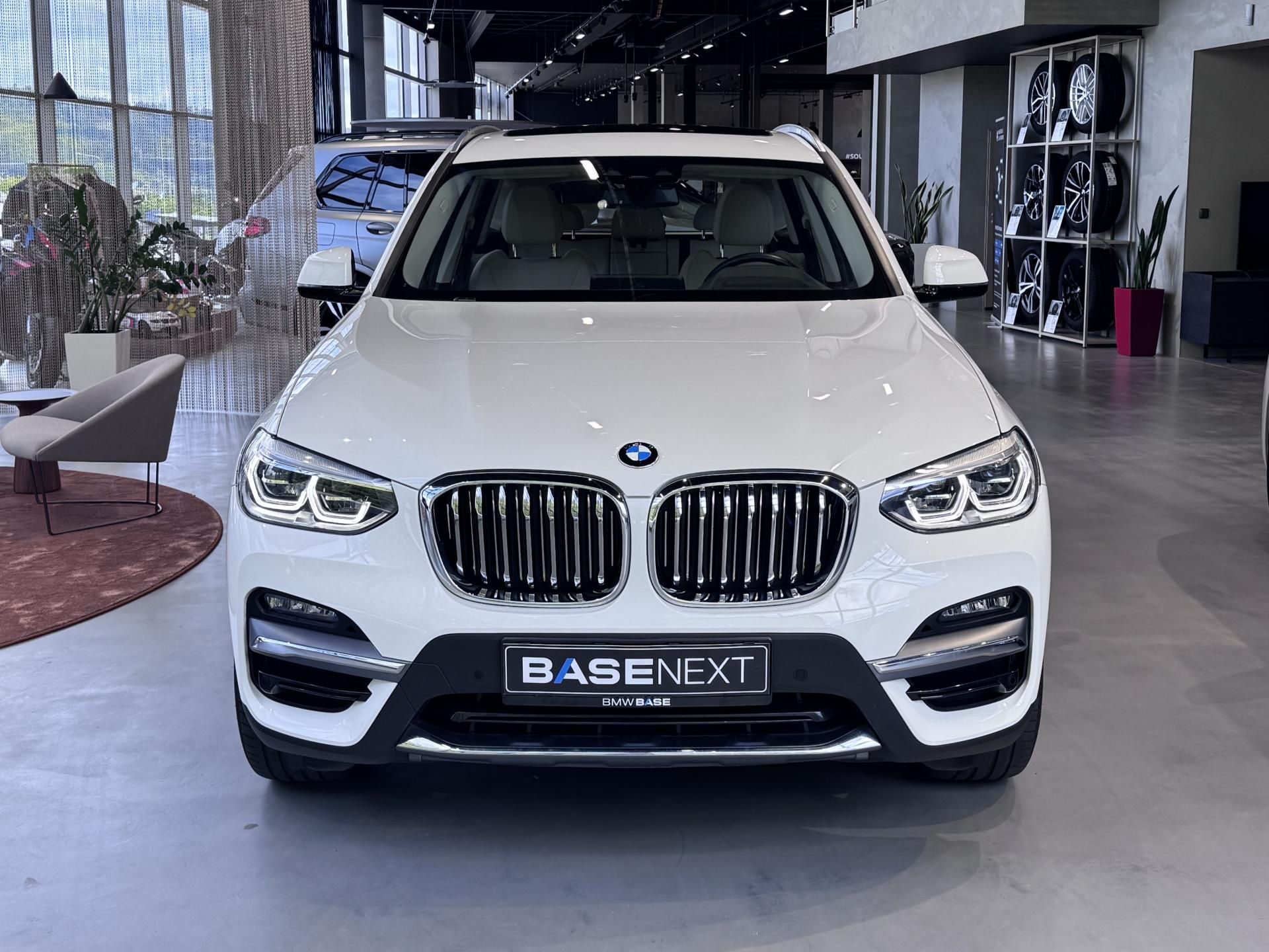 BMW X3, xDrive30i Luxury Line - fotka 2