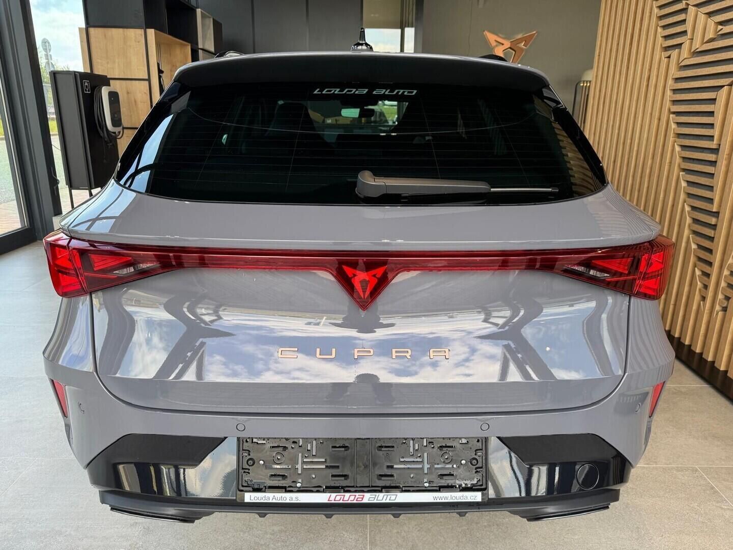 Cupra Leon, SP 2.0 TSI 4WD 150 kW - fotka 4