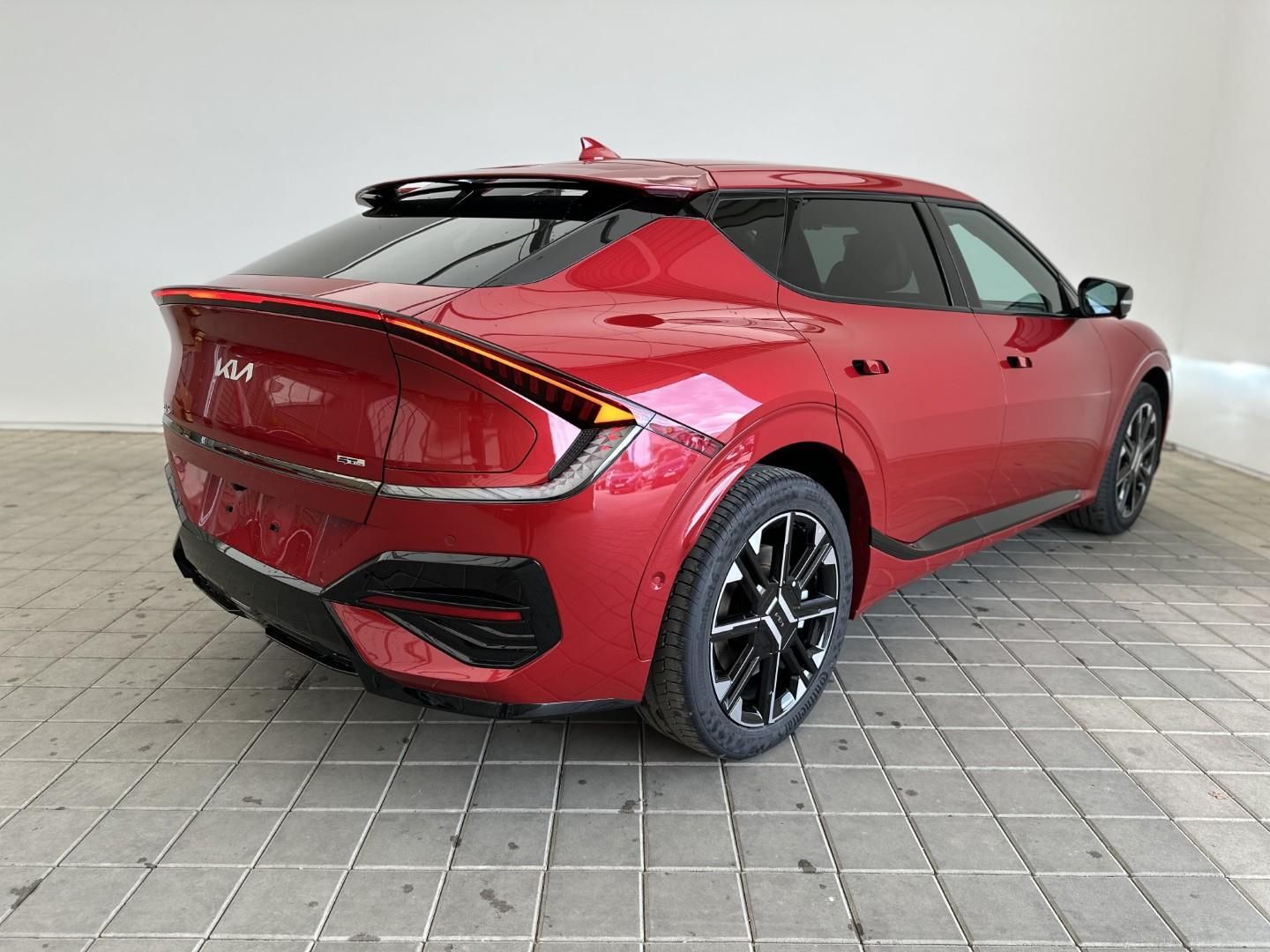 Kia EV6, 168kW GT-LINE 168 KW + 84 KWH - fotka 4
