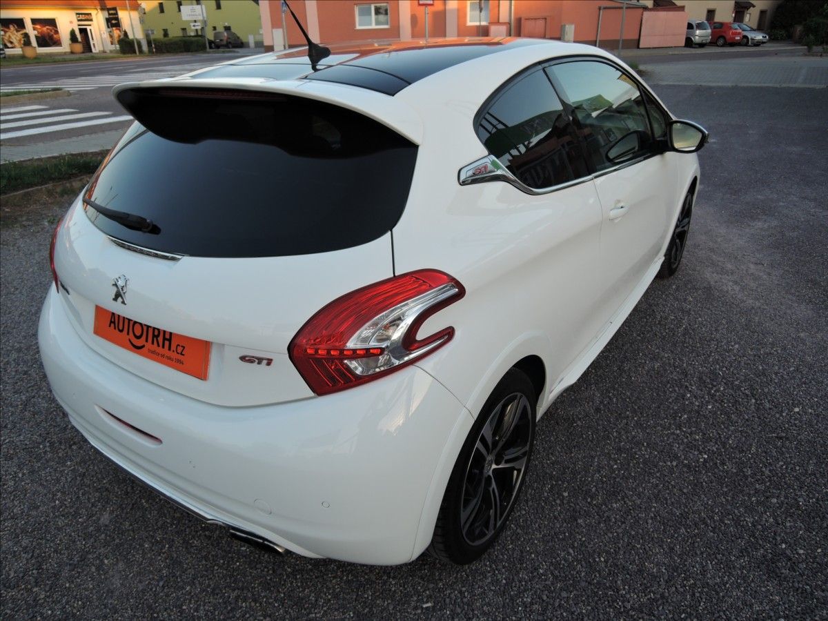 Peugeot 208, 1,6 GTi 200PS Navi Kůže - fotka 6
