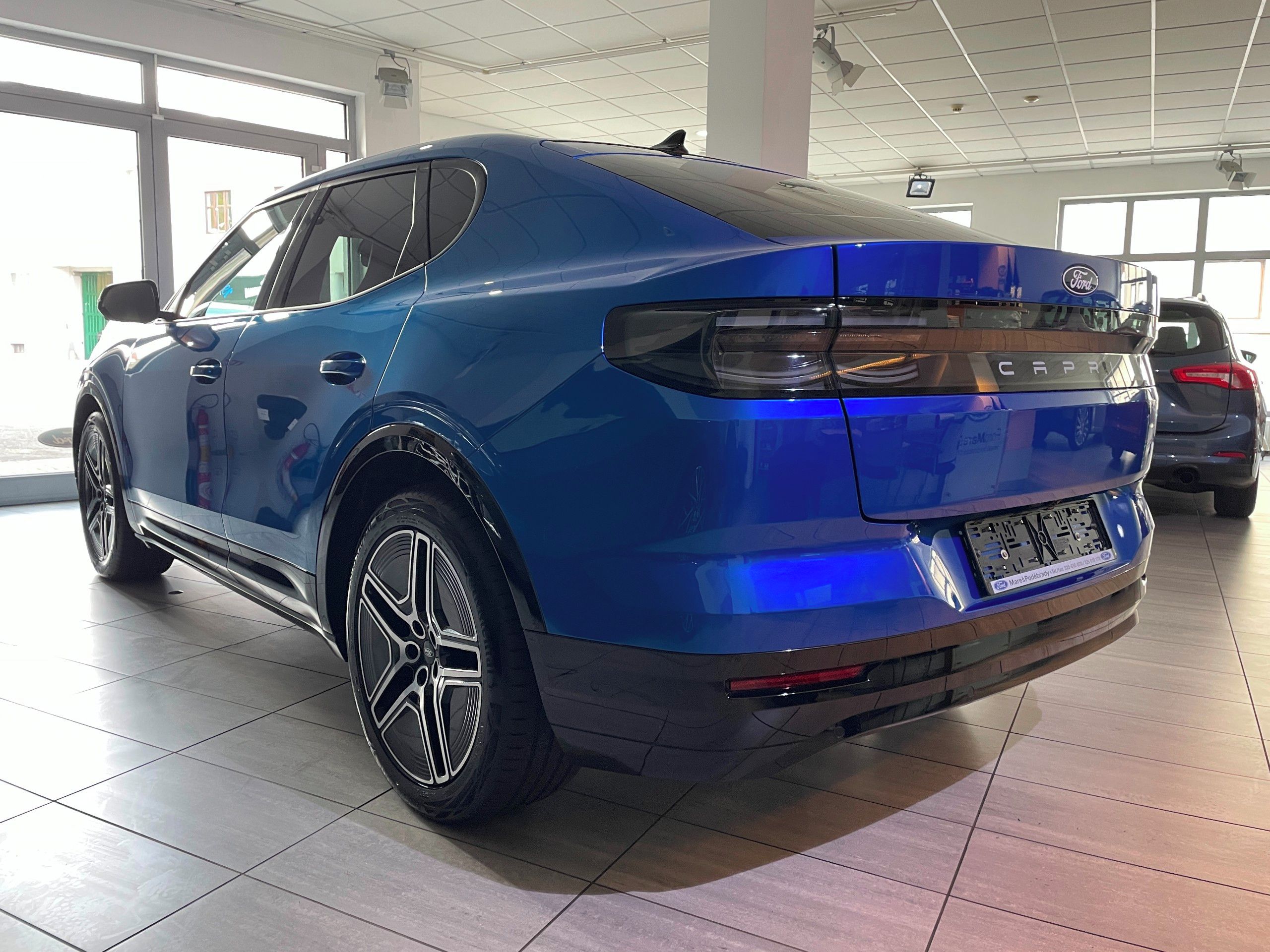 Ford Capri, Premium AWD 79kWh 250kW dojezd - fotka 4