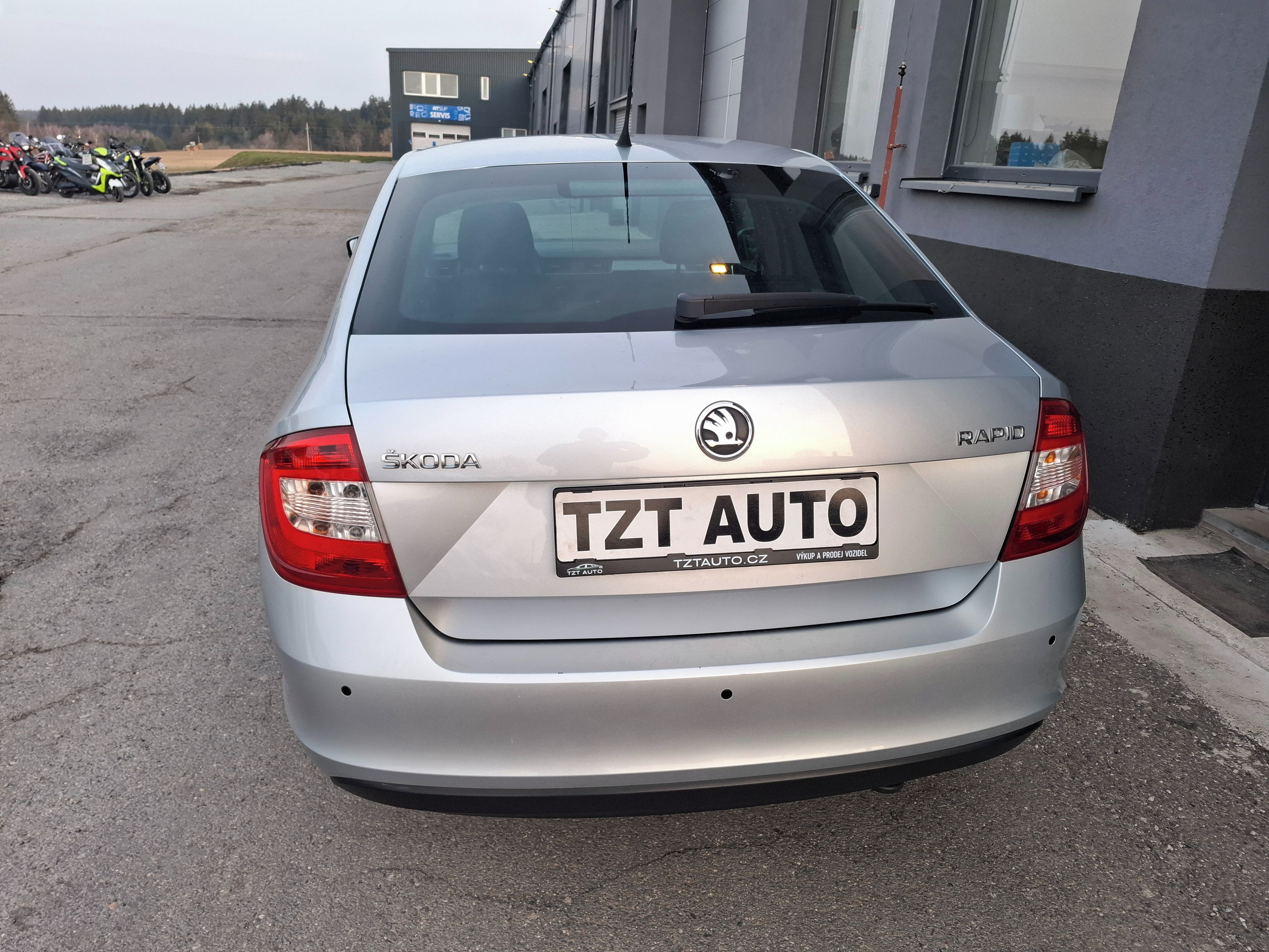Škoda Rapid, 1.6TDi 77kW, VELMI SOLIDNÍ - fotka 5