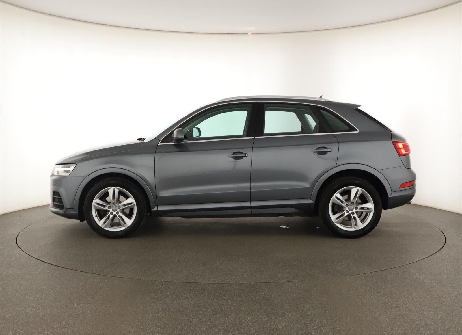 Audi Q3, 2.0 TDI, Automatická klima - fotka 3