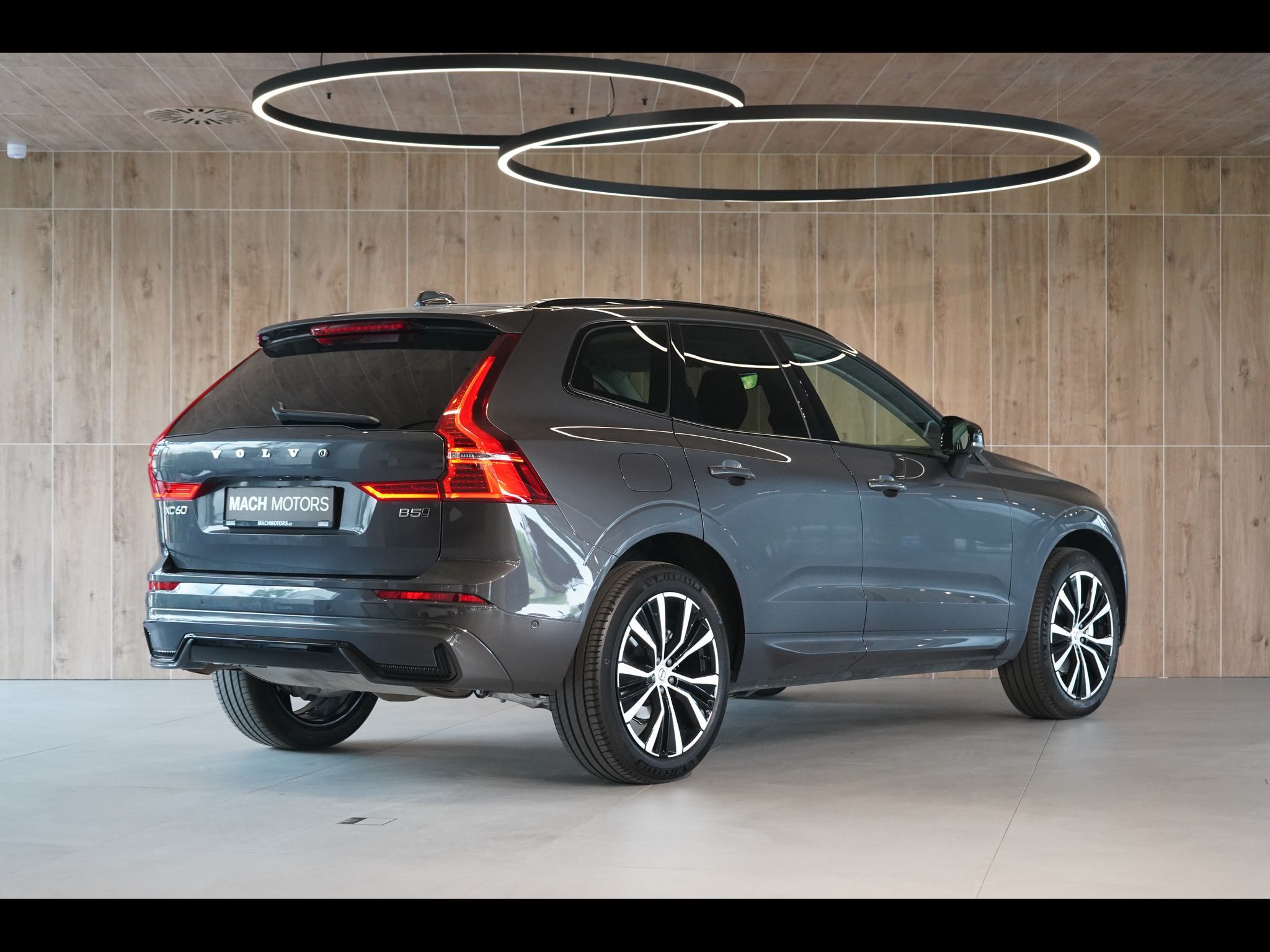 Volvo XC60, B5 AWD Plus Dark, Ventilace - fotka 5