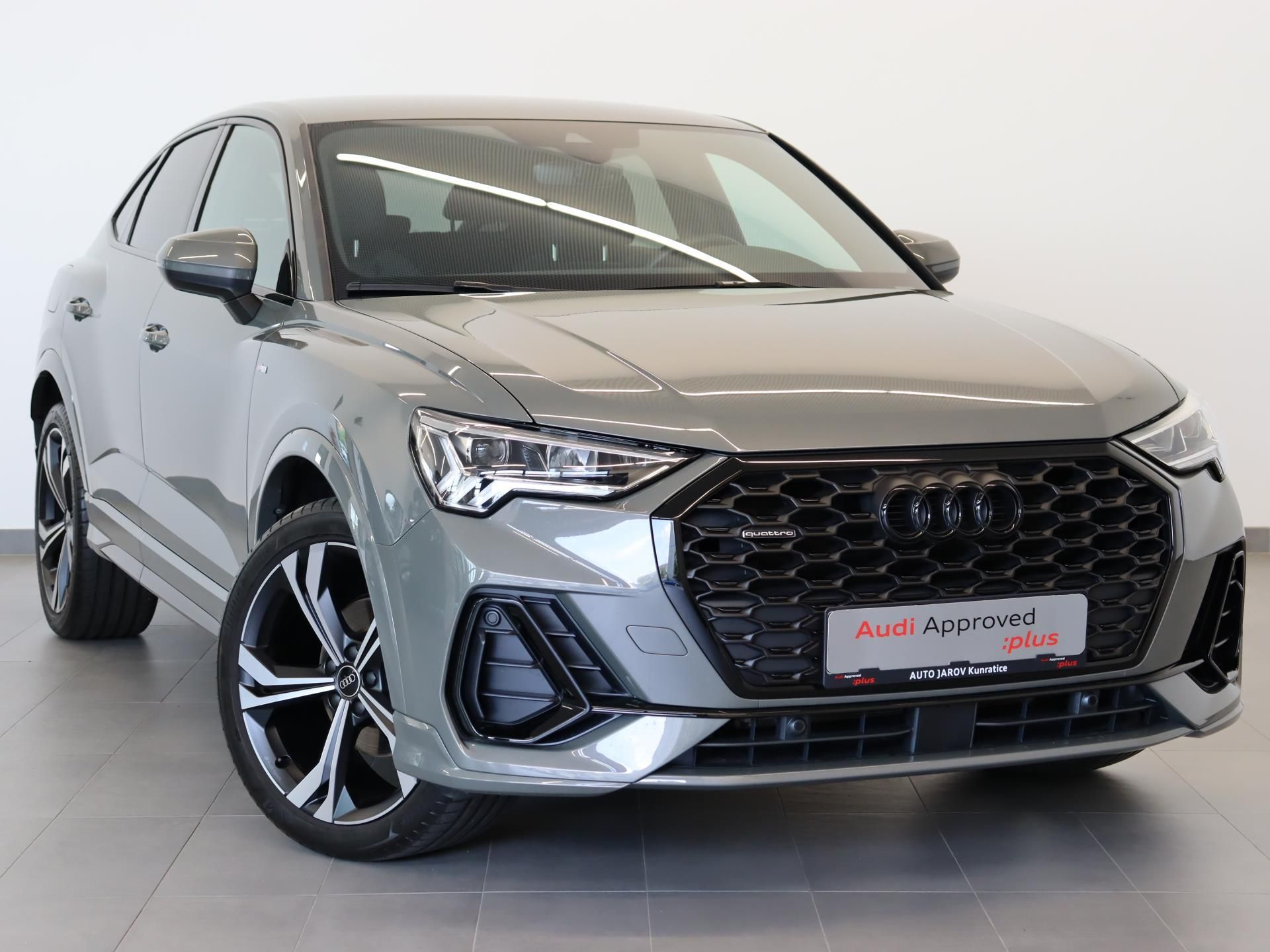 Audi Q3, Sline 35 TDI quattro Stronic - fotka 6