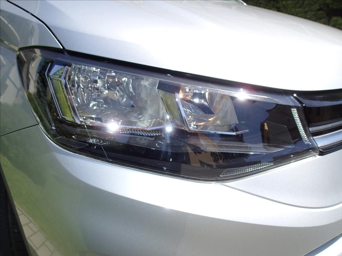 Volkswagen Caddy, 1,5 1.maj. 26 000 Km - fotka 4