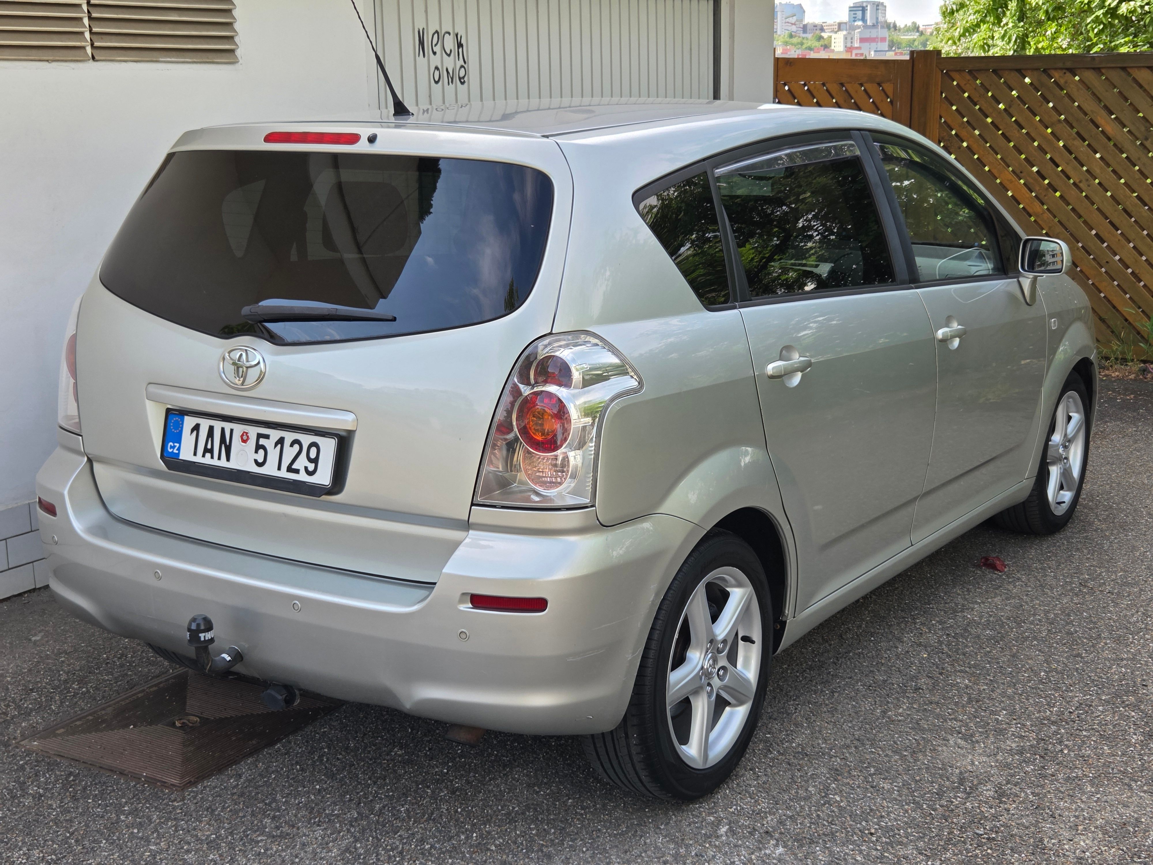 Toyota Corolla Verso, 2.2D 130kw 7.míst Tažné - fotka 6
