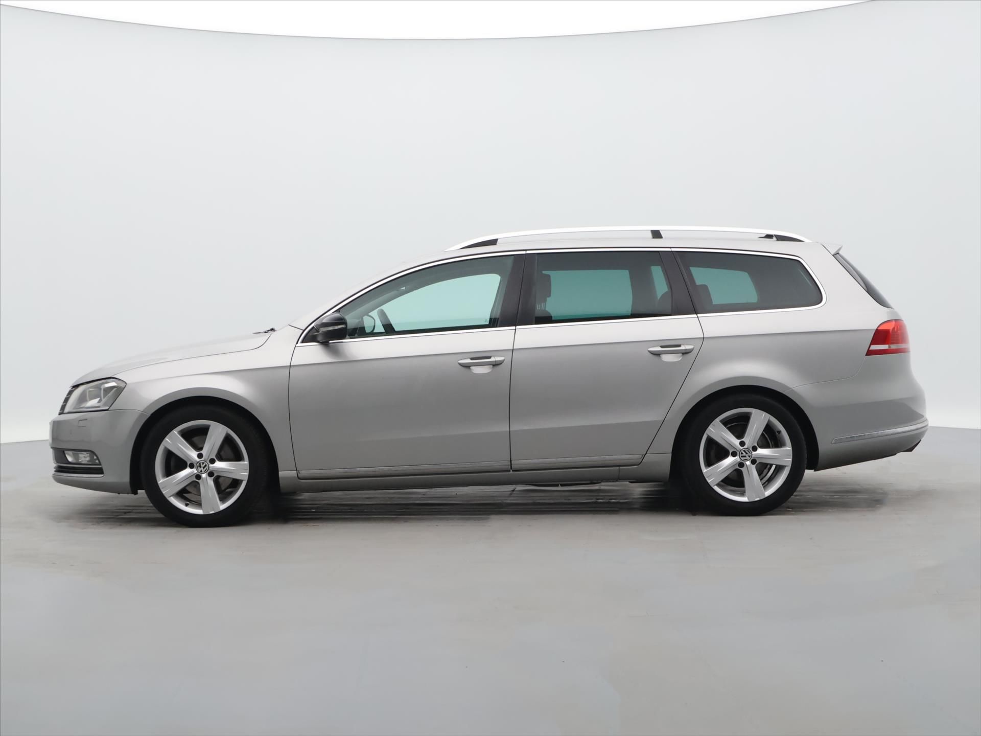 Volkswagen Passat, 2,0 TDI 103kW Xenon Navi - fotka 4