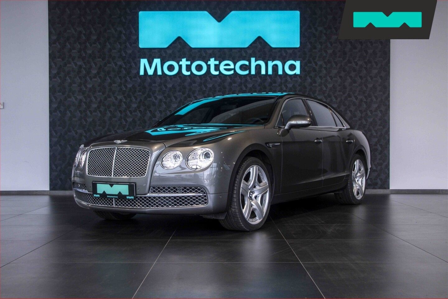 Bentley Continental Flying Spur, W12, Vzduch, Pano, Paměť