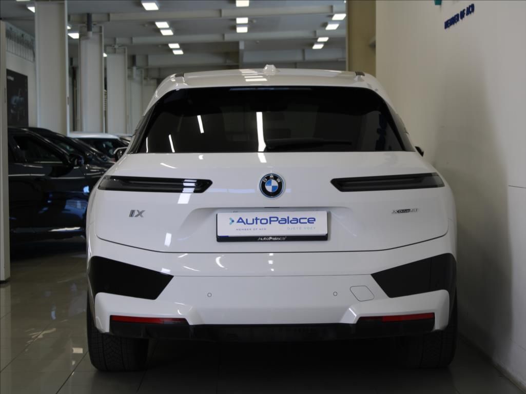 BMW iX, xDrive50 H/K 1.maj.ČR - fotka 4