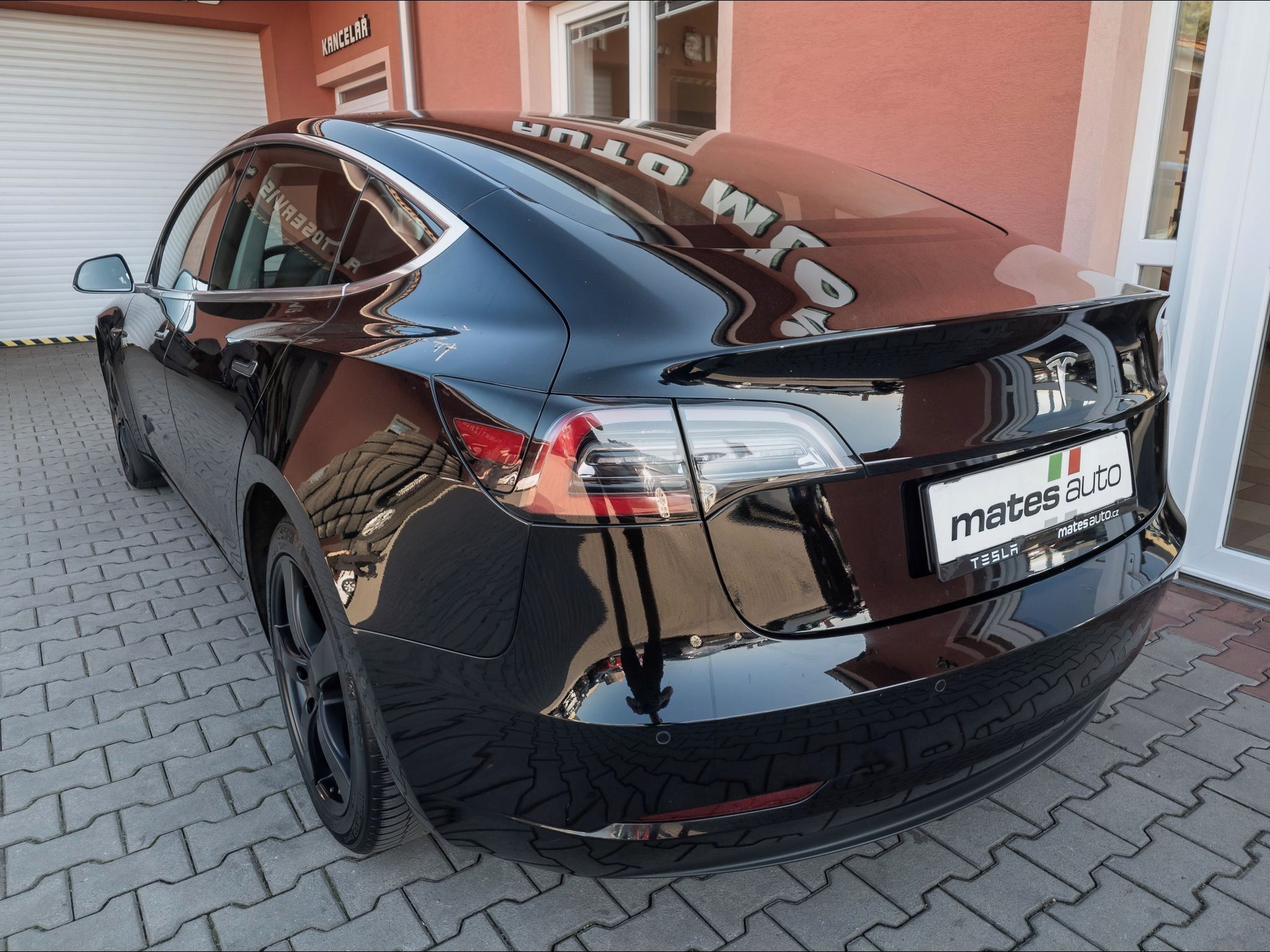 Tesla Model 3, Standard Range Plus 225kW - fotka 3
