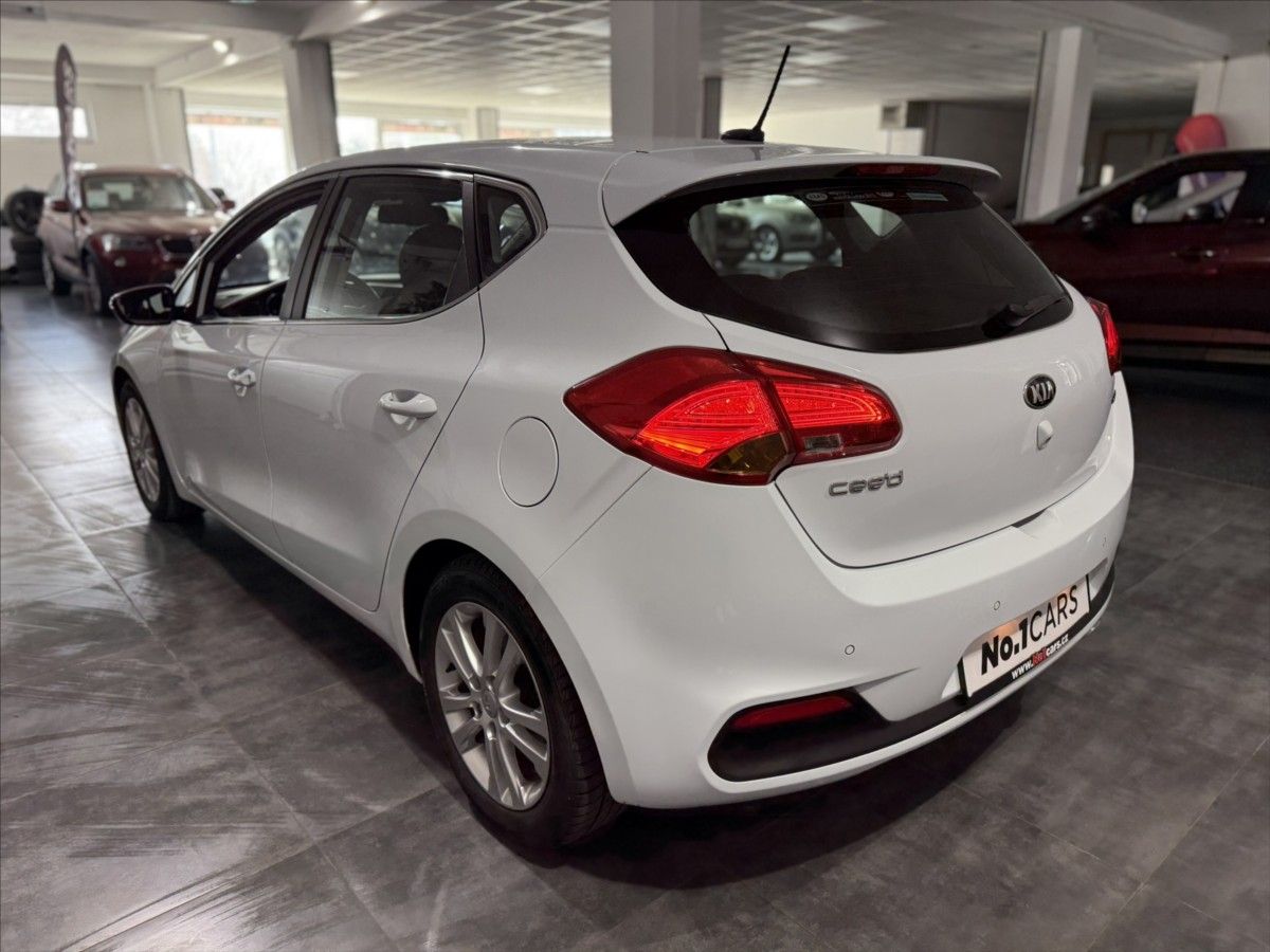 Kia Cee´d, 1,6   CRDI 94KW NAVI KAMERA ČR - fotka 4
