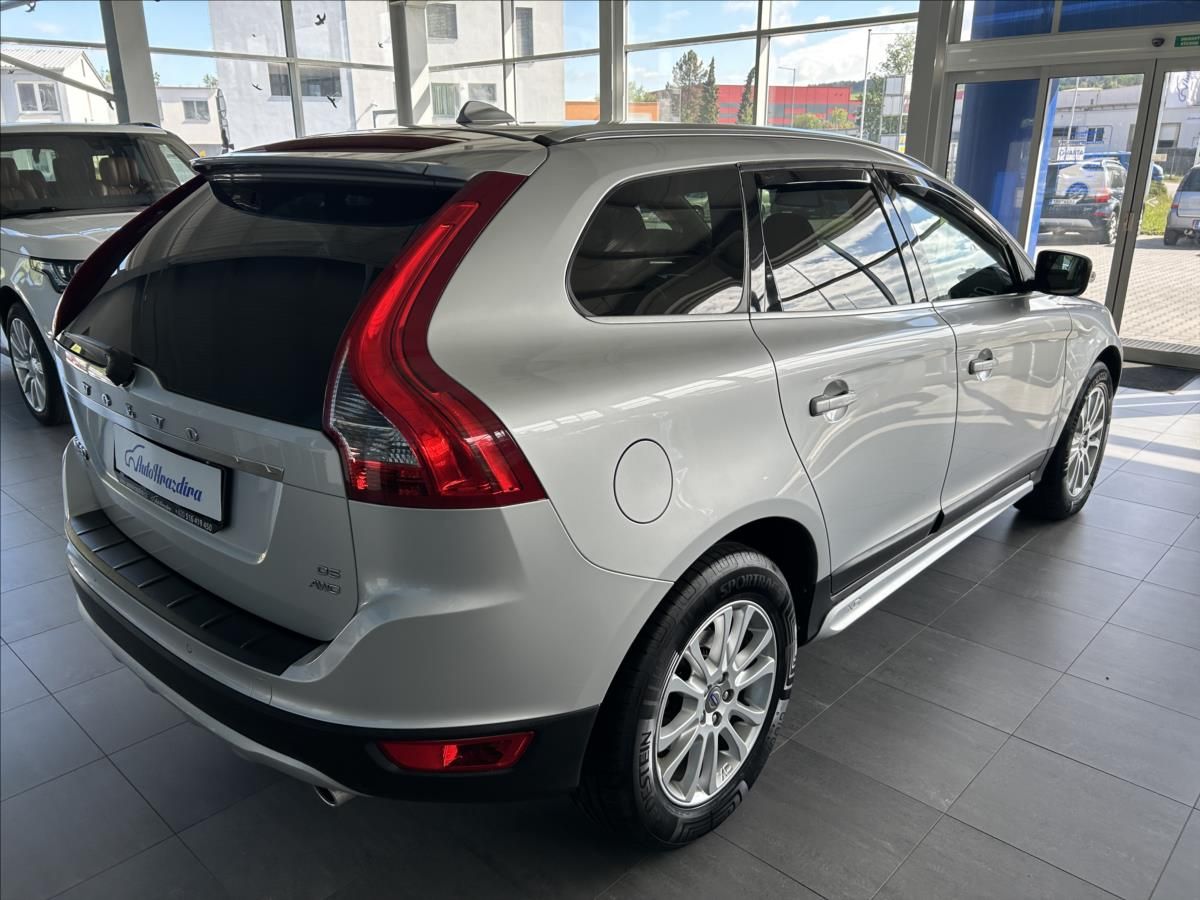Volvo XC60, 2,4   D5,4x4,TAŽNÉ,SERVISKA - fotka 6