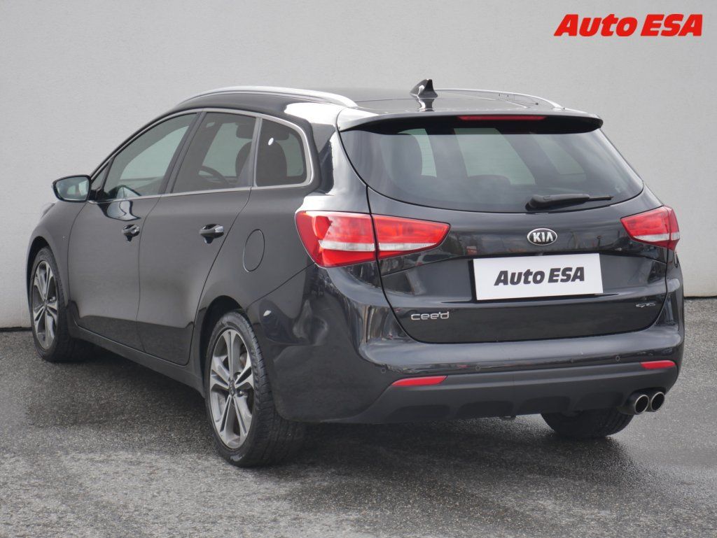 Kia Cee´d, 1.6CRDi,2.maj,ČR,GT Line - fotka 6