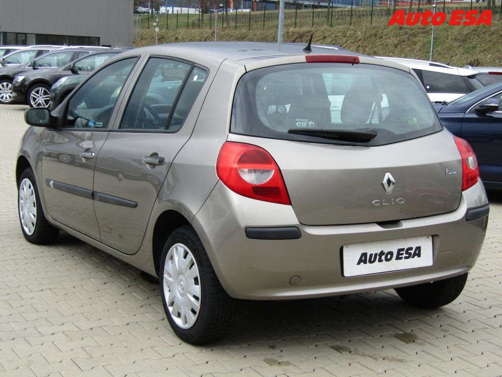 Renault Clio, 1.2i,1.maj,ČR,AC,temp - fotka 4