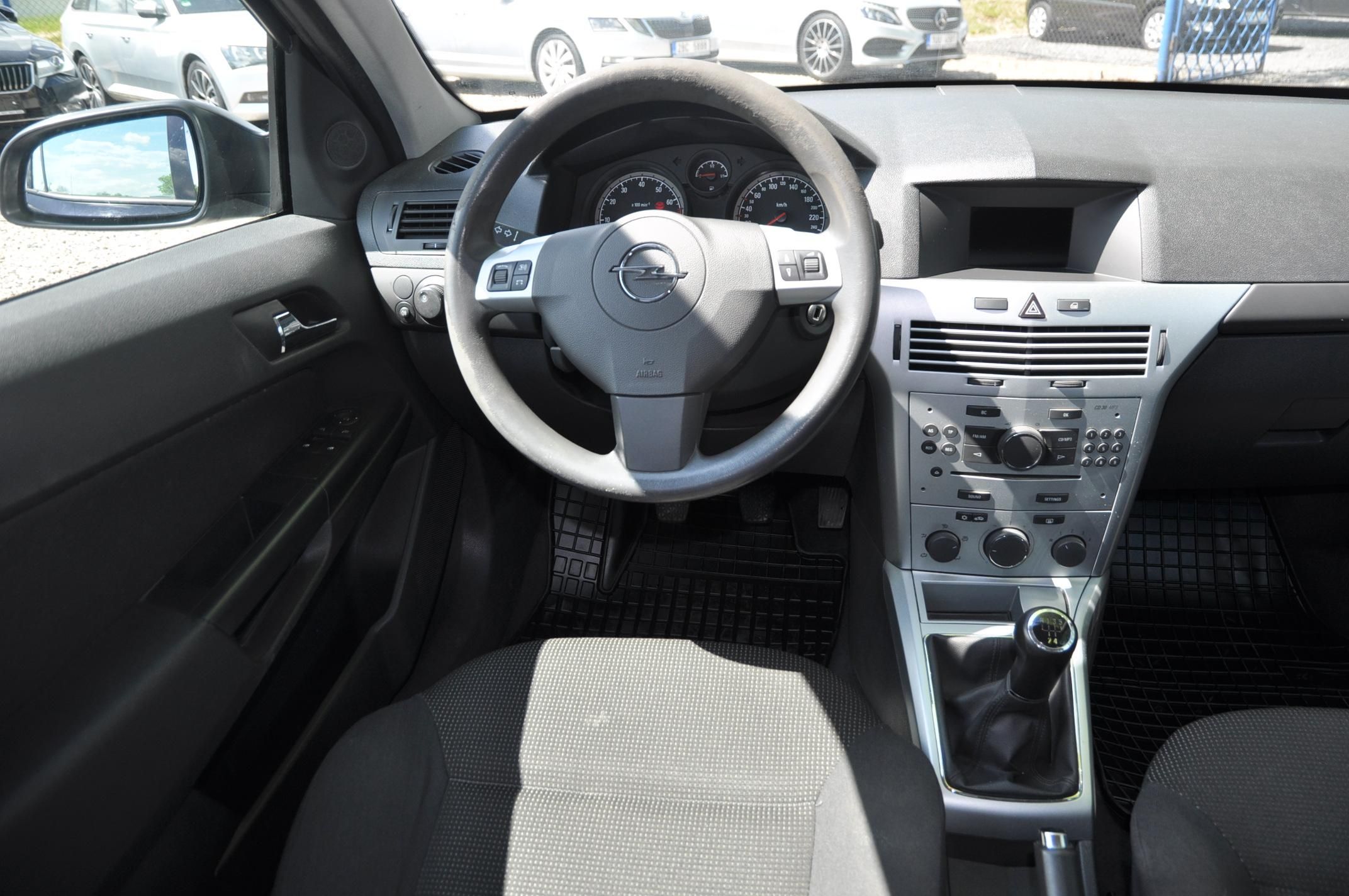 Opel Astra, 1.4i 66kW KOMBI - fotka 5