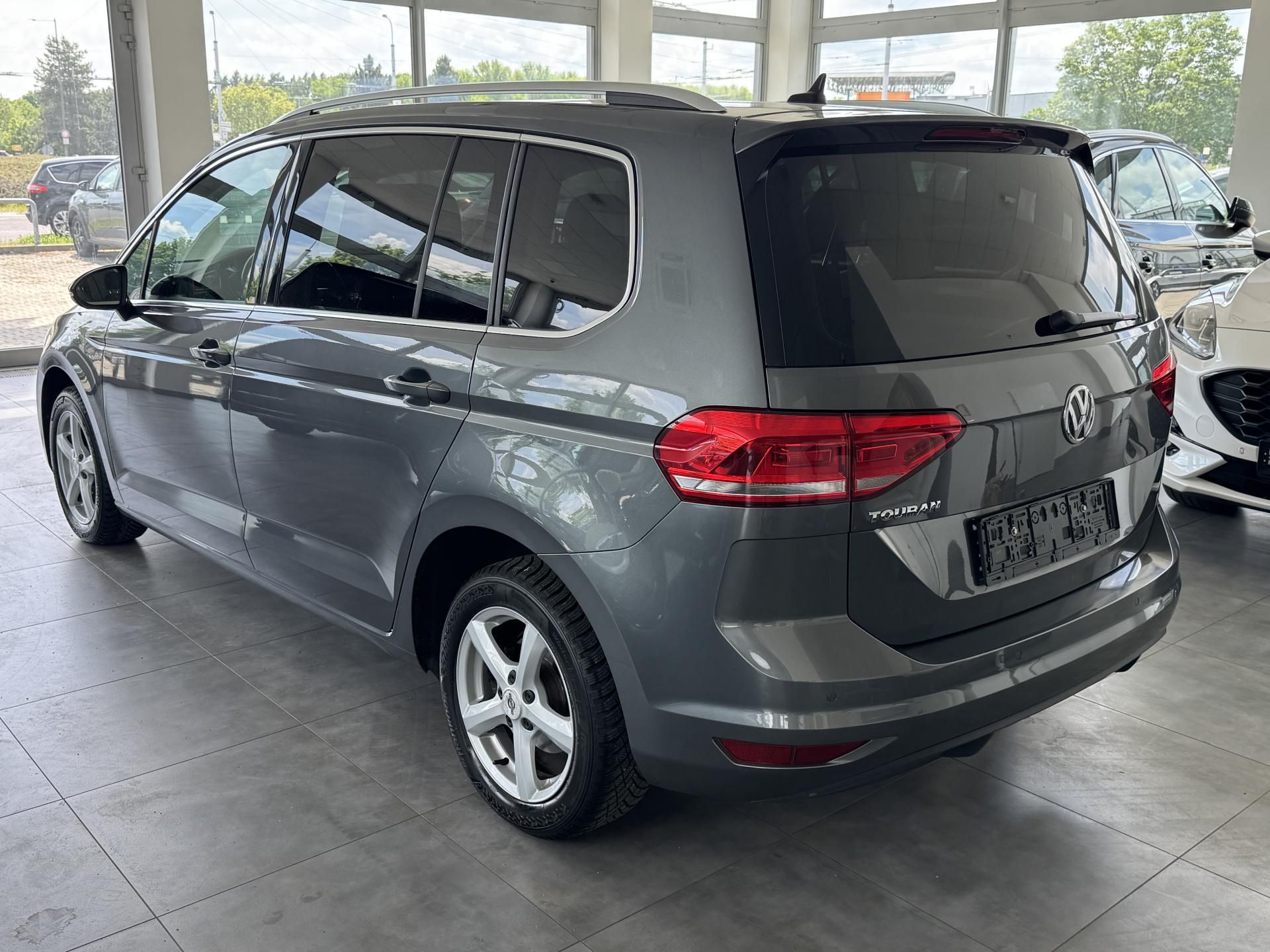 Volkswagen Touran, 1,5TSi DSG 7.MÍST NAVIGACE ACC - fotka 5
