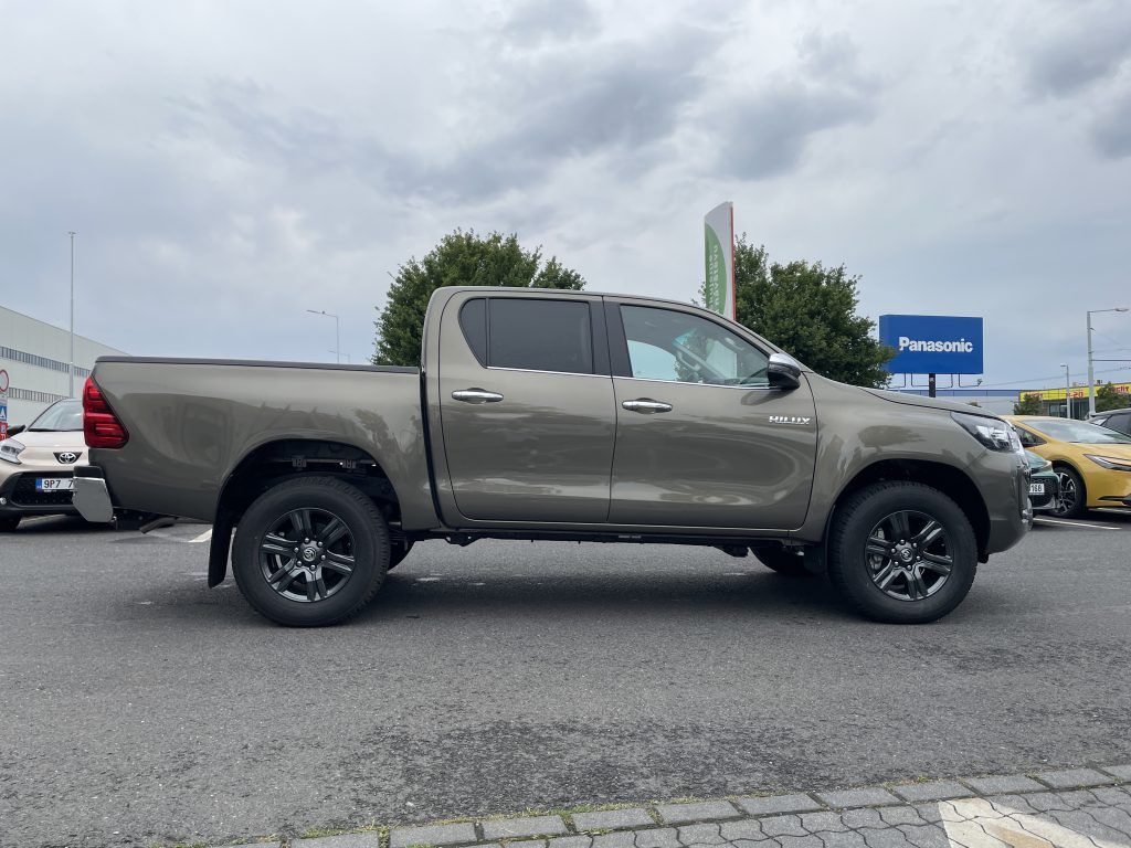 Toyota Hilux, 2.8D 6AT Active - fotka 2
