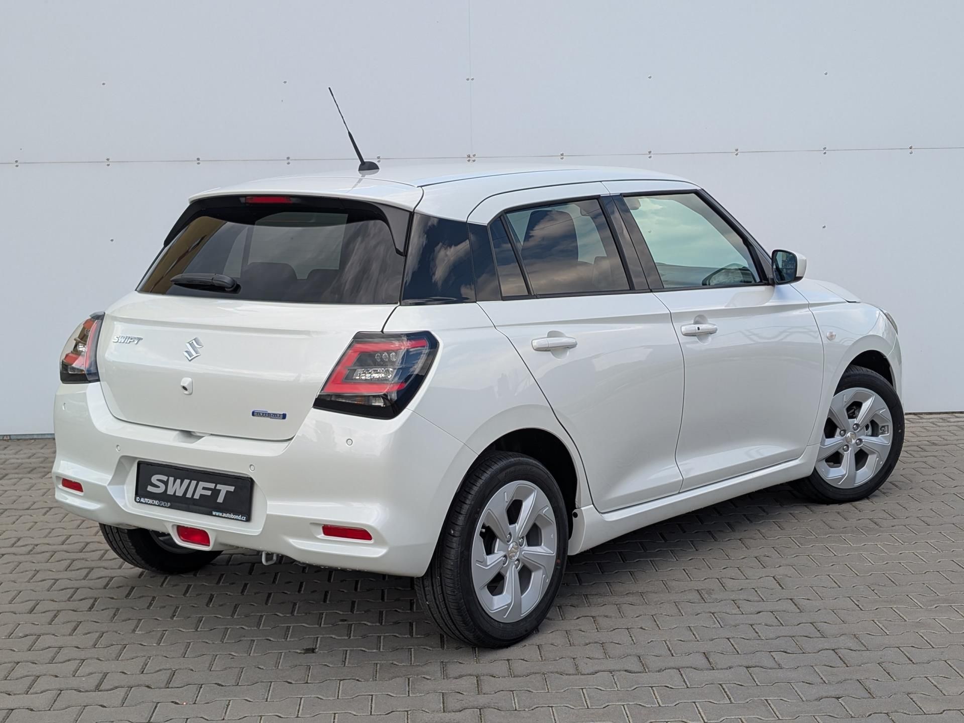Suzuki Swift, PREMIUM 1.2 HYBRID CVT 4x2 MY2 - fotka 2