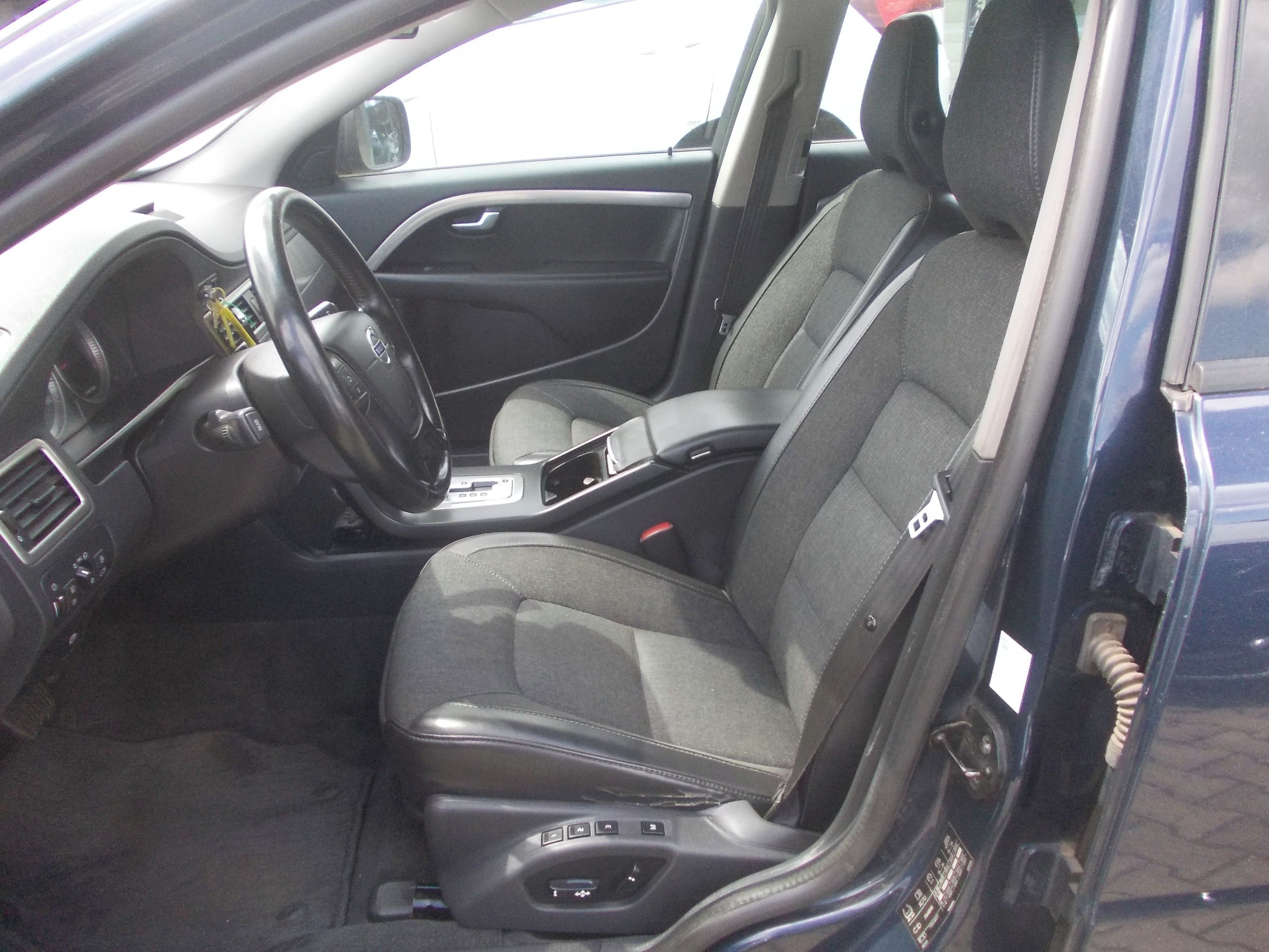 Volvo XC70, 2,4 D5 AWD 151KW NOVÉ ROZVODY - fotka 6