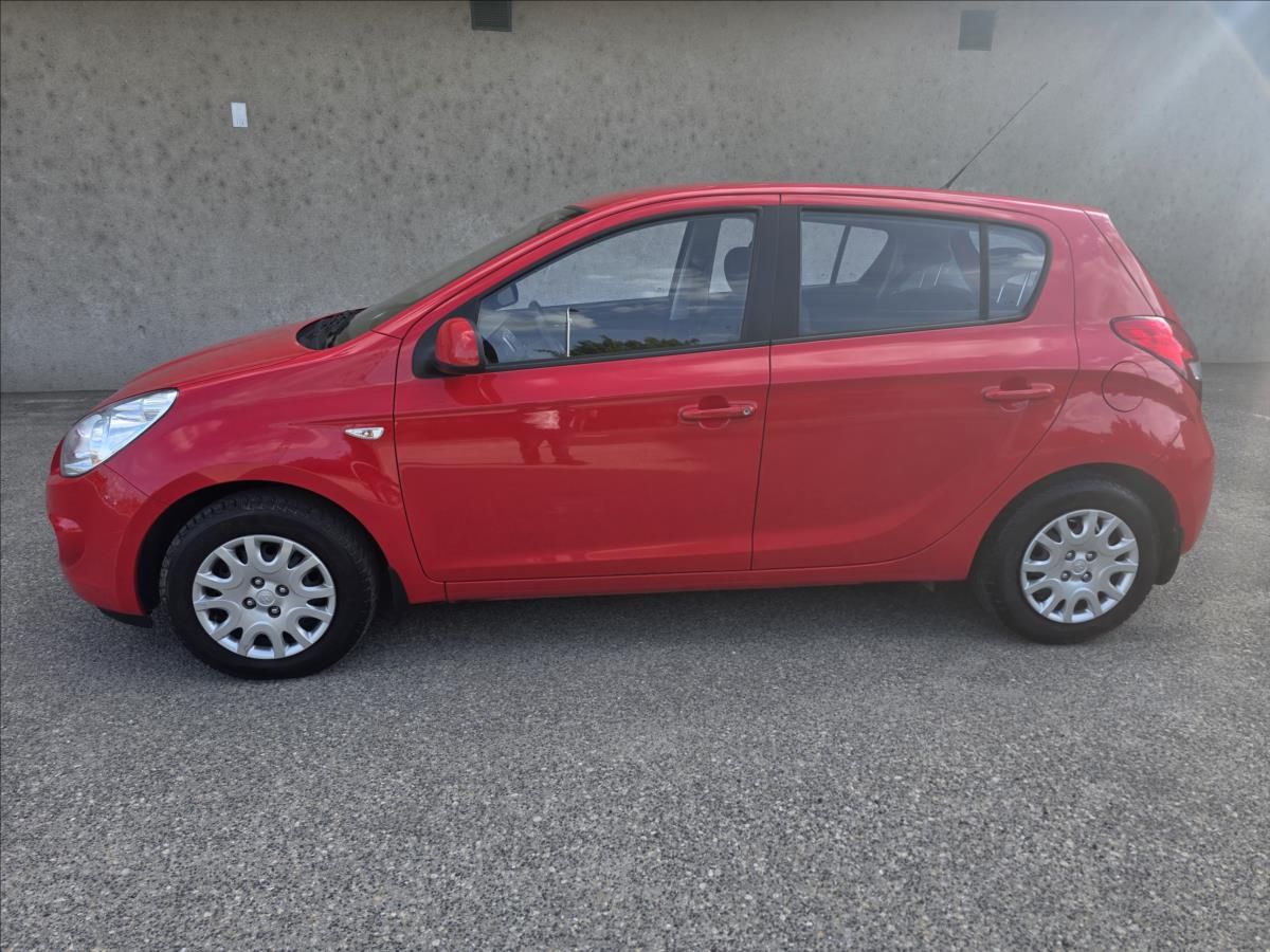 Hyundai i20, 1,3 1.3i KLIMA 1.MAJITEL NOVÉ - fotka 3