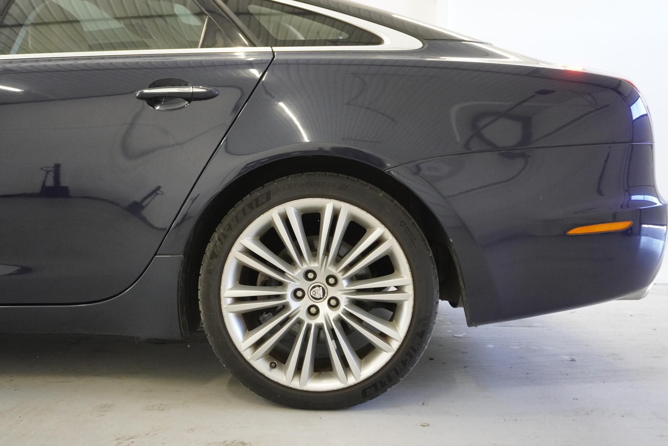 Jaguar XJ, 5.0 V8 PREMIUM LUXURY - fotka 6