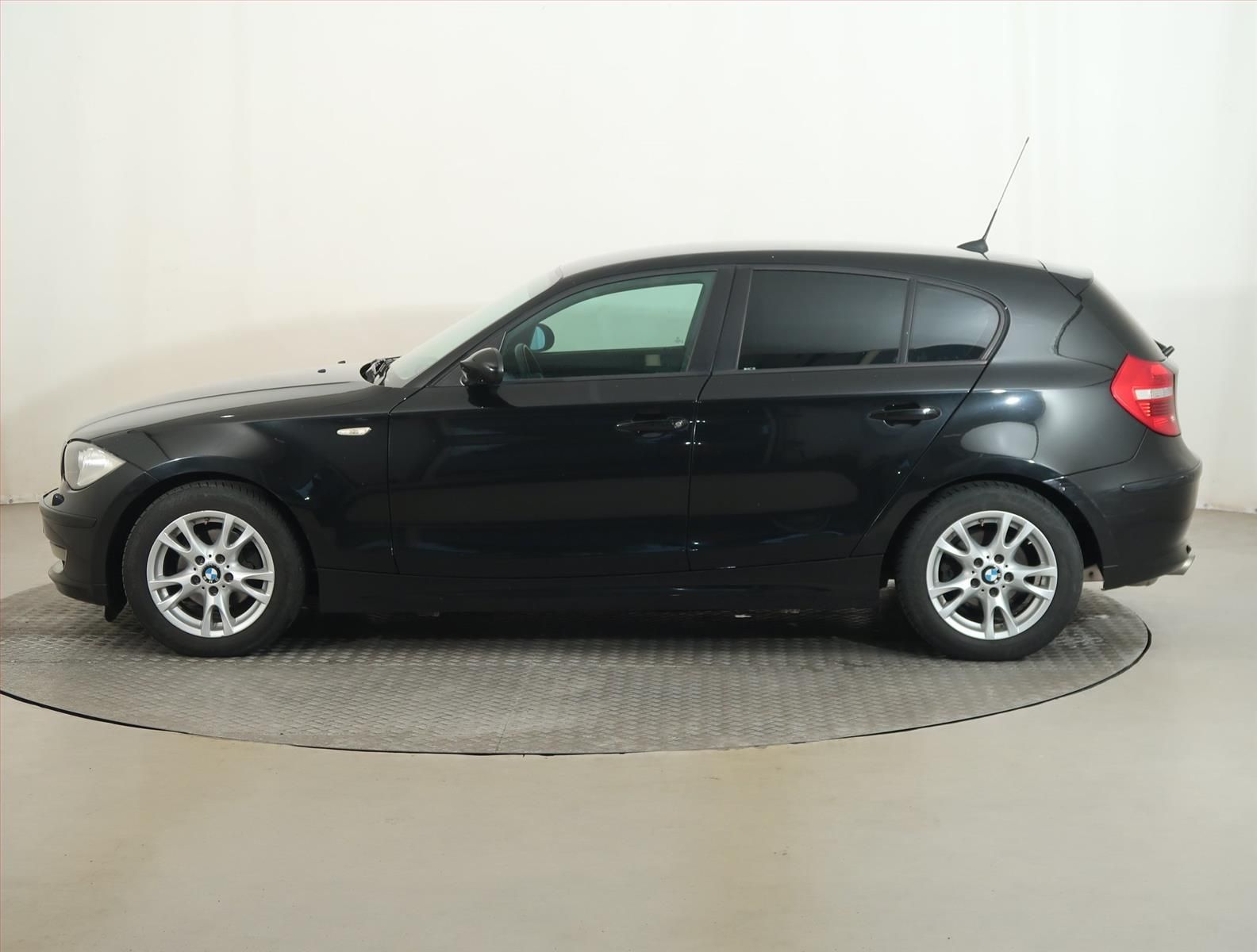 BMW Řada 1, 116i, Serv.kniha, Xenony - fotka 3