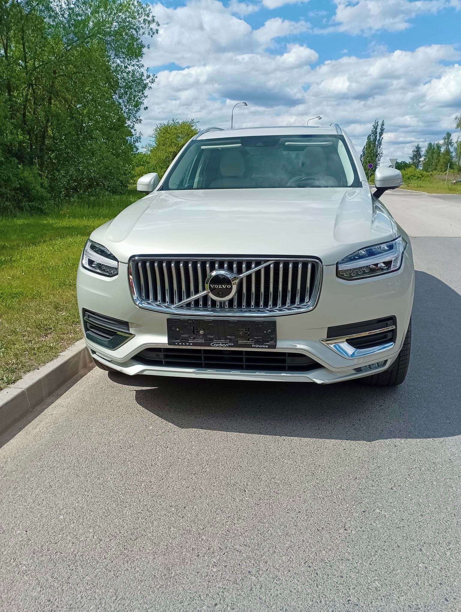 Volvo XC90, B5 INSCR 1.ČR panor+mild hybr - fotka 2