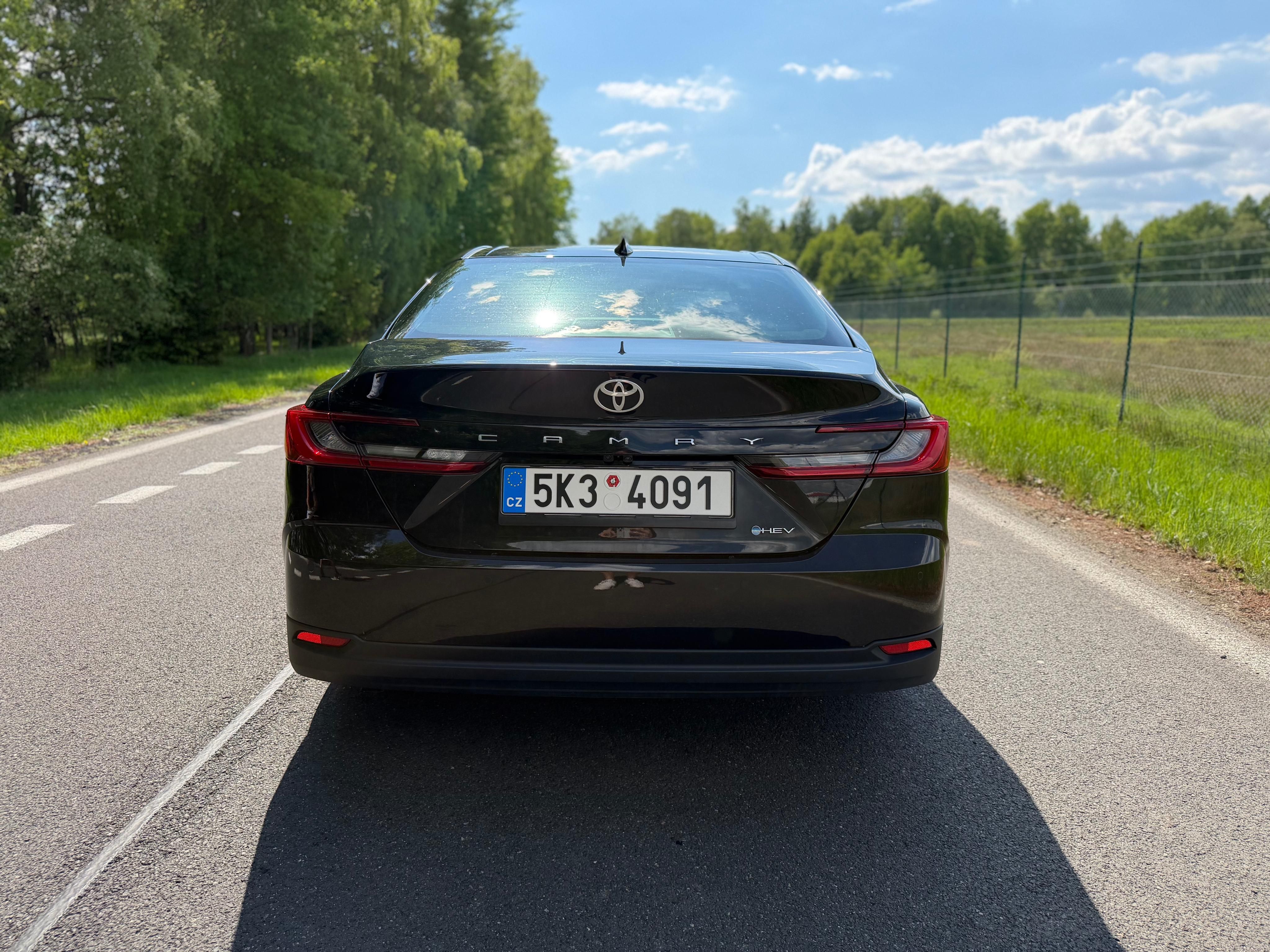 Toyota Camry, 2.5 Hybrid Executive - fotka 5