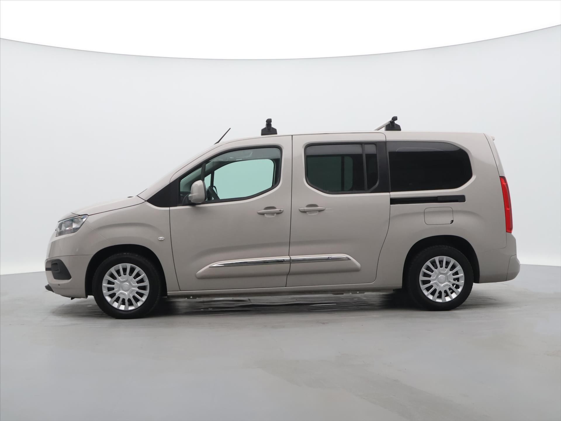 Toyota Proace, L2 1,5 D-4D 96kW Shuttle DPH C - fotka 4