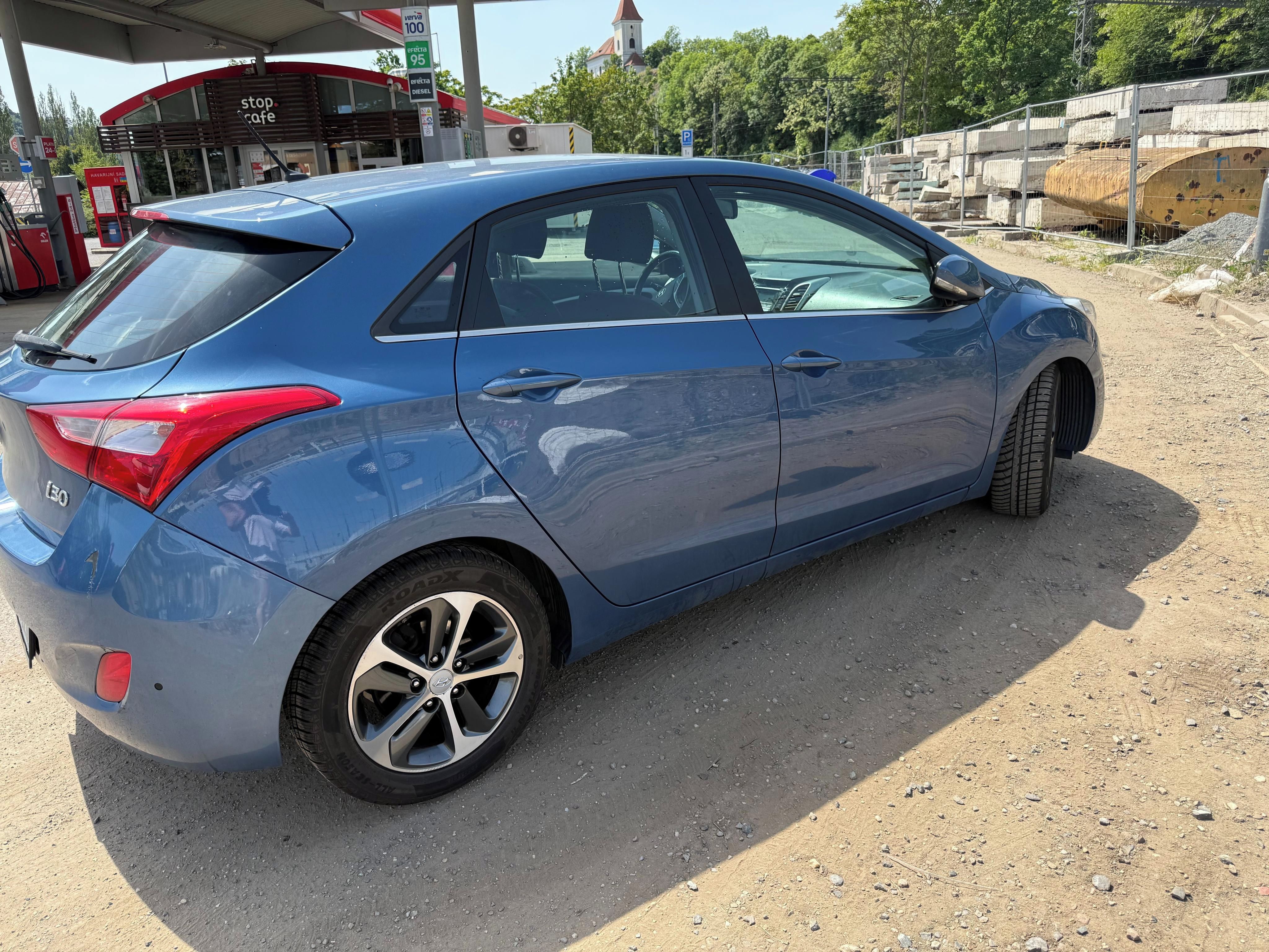 Hyundai i30, 1.6 nafta manual - fotka 4
