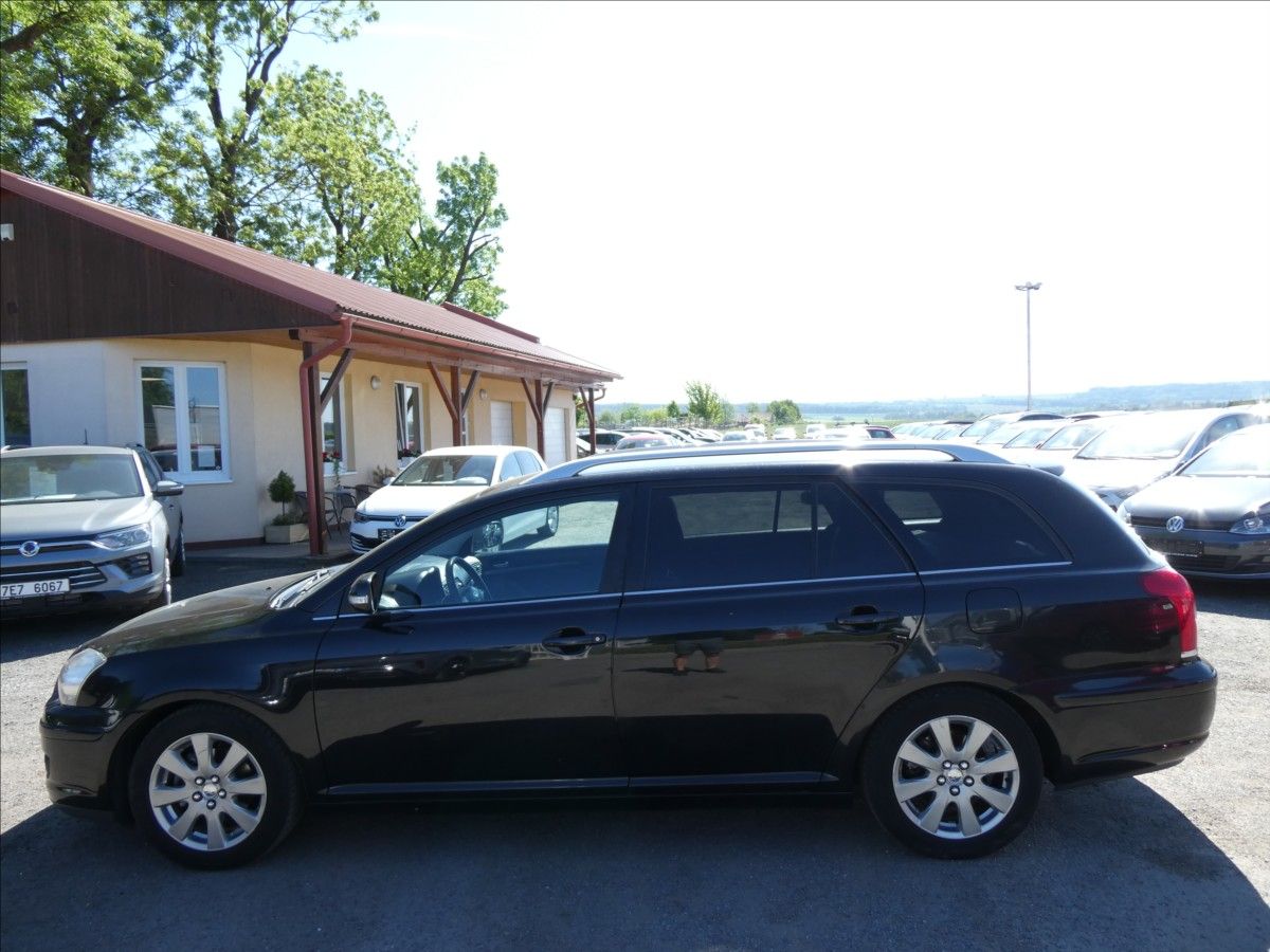 Toyota Avensis, 1,8 VVT-i 95kW 2x kola,servisk - fotka 4