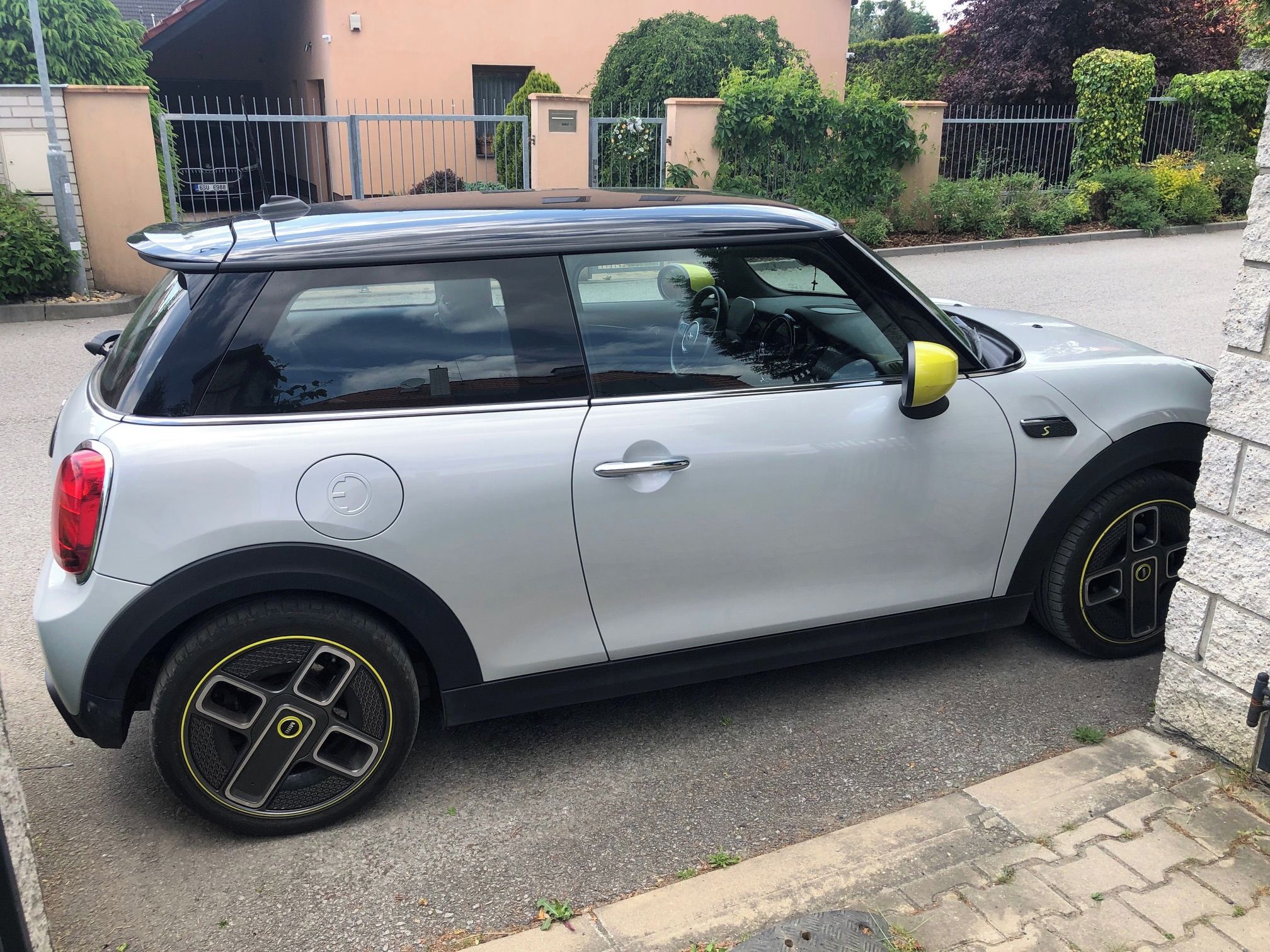 Mini Cooper, SE - fotka 4