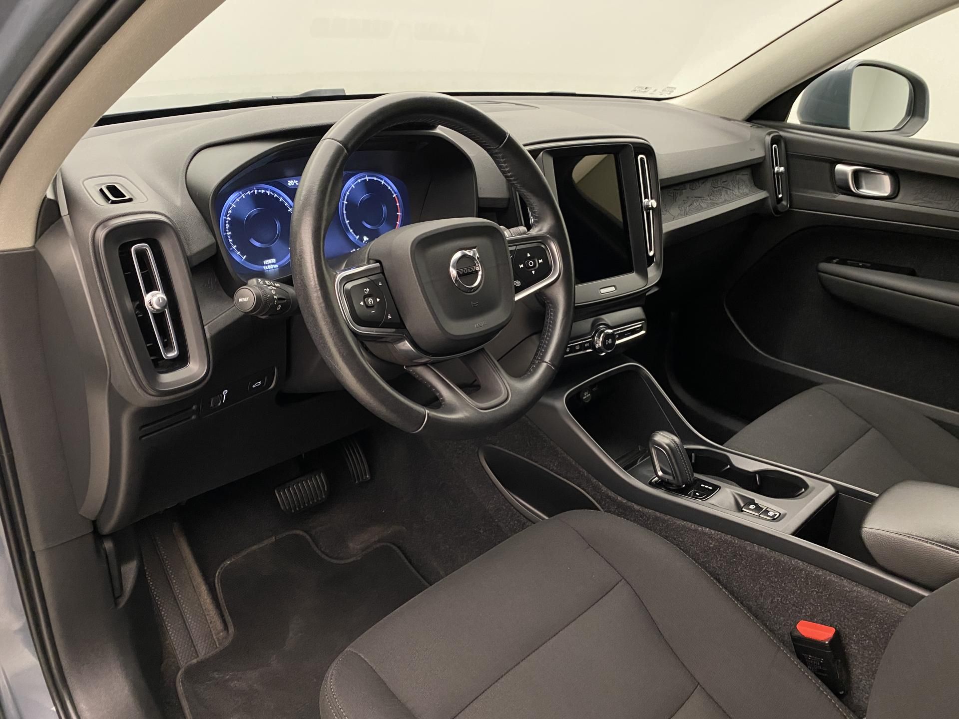 Volvo XC40, T2 KINETIC AUT - fotka 4