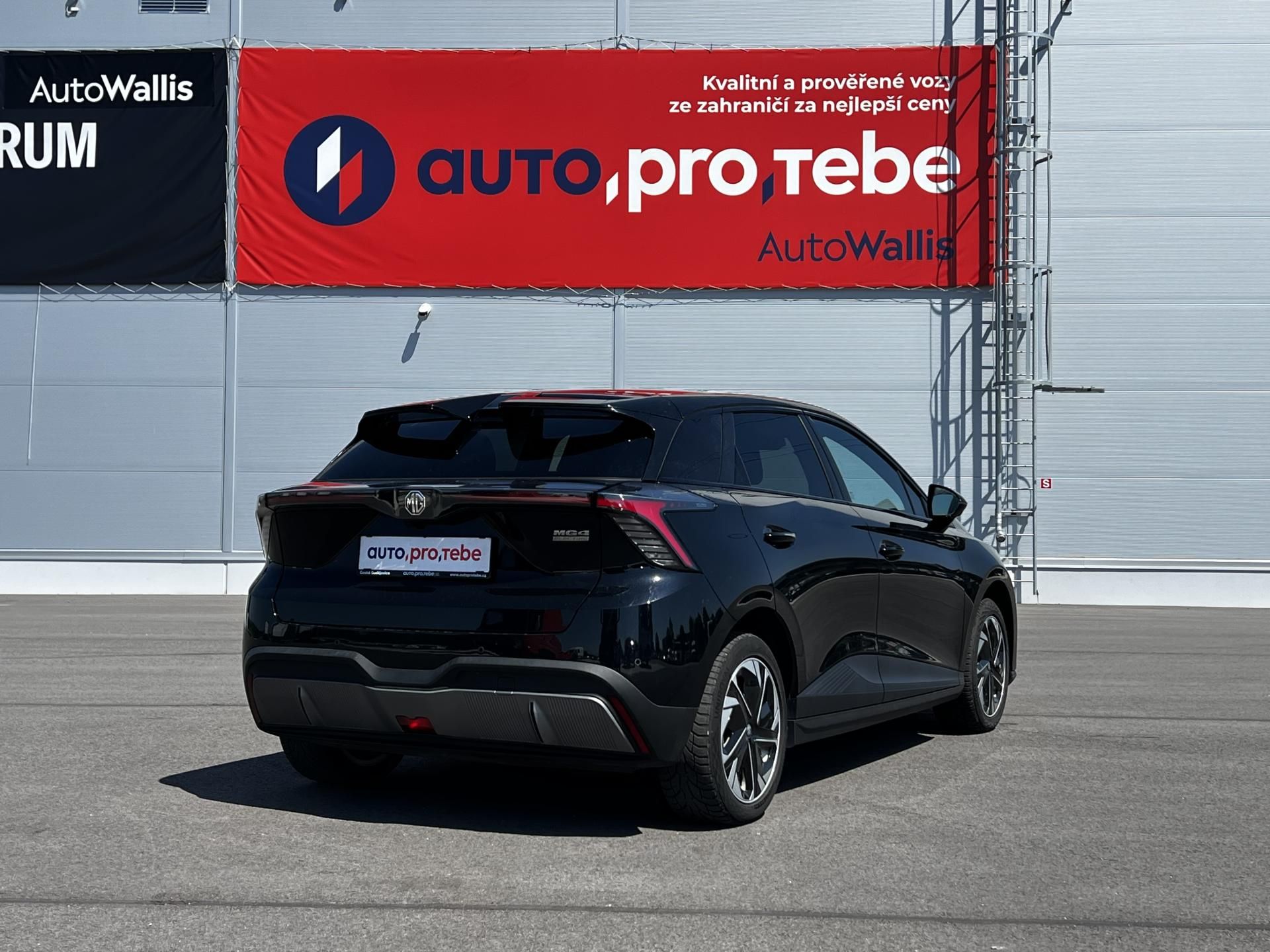 MG MG4, 150kW 64kWh LUXURY 1.Maj DPH - fotka 4