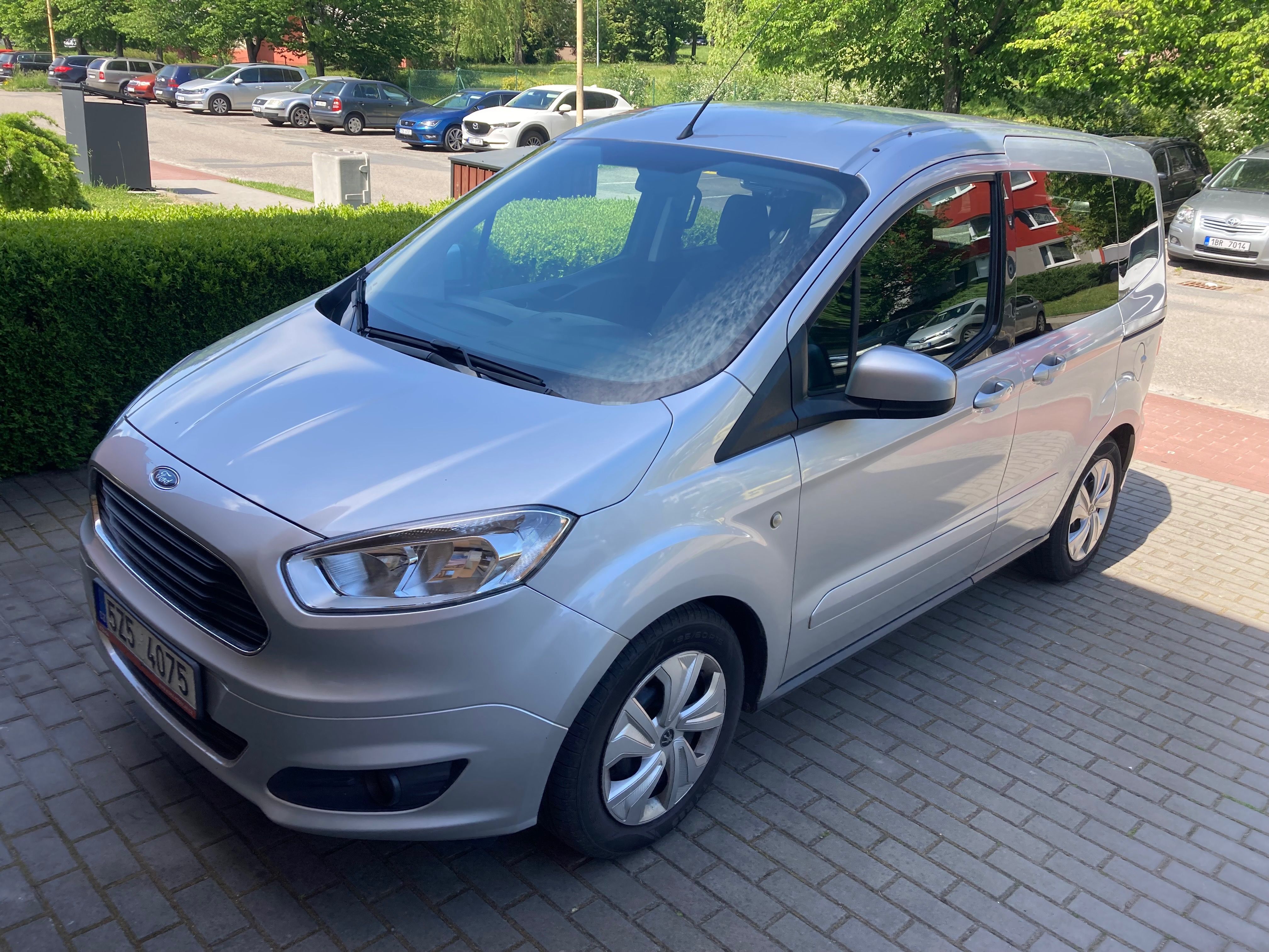 Ford Tourneo Courier, 1.0 ECOBOOST 74kw - fotka 2