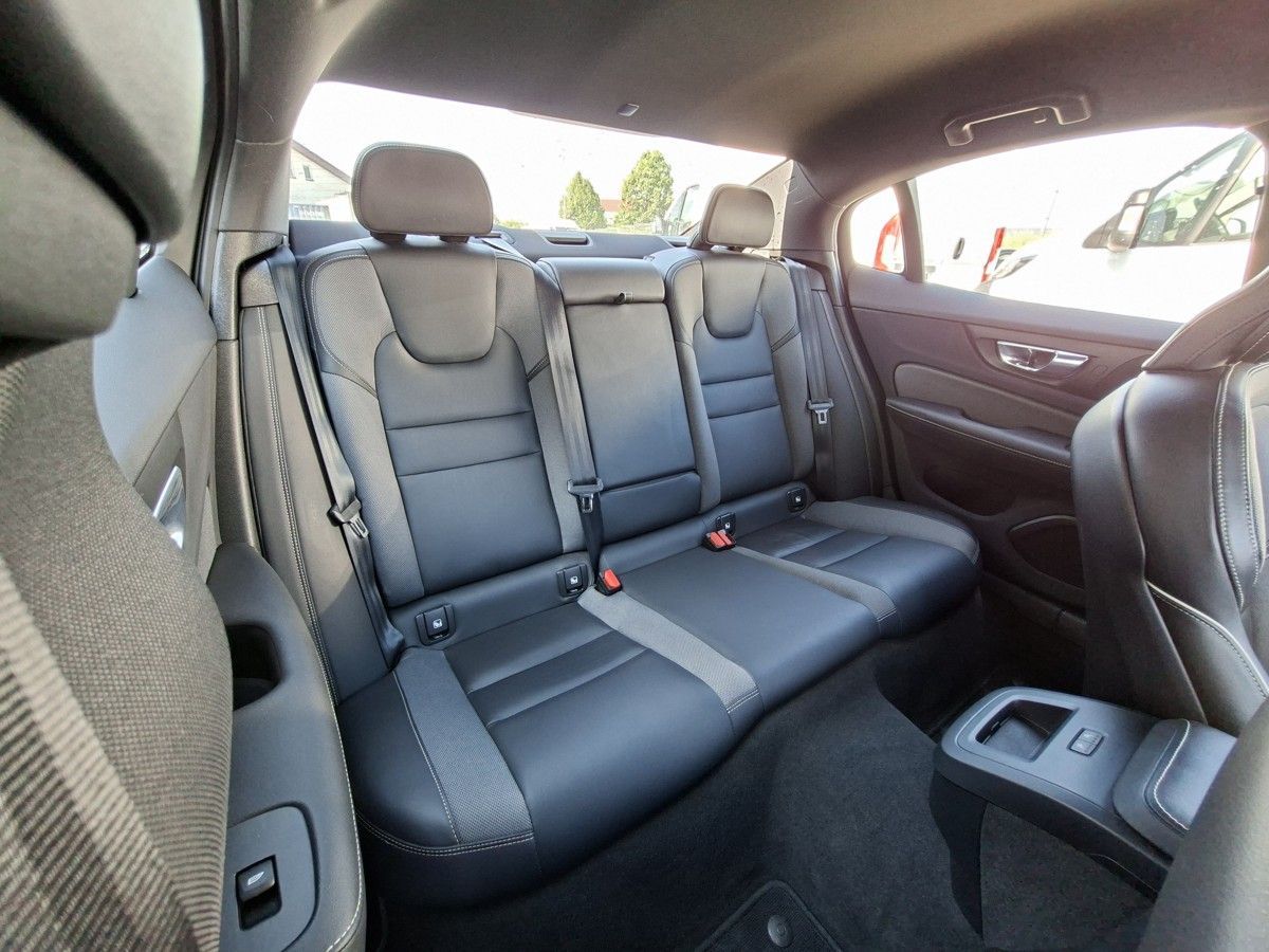 Volvo S60, B5 AWD PLUS 1.MAJ! - fotka 5