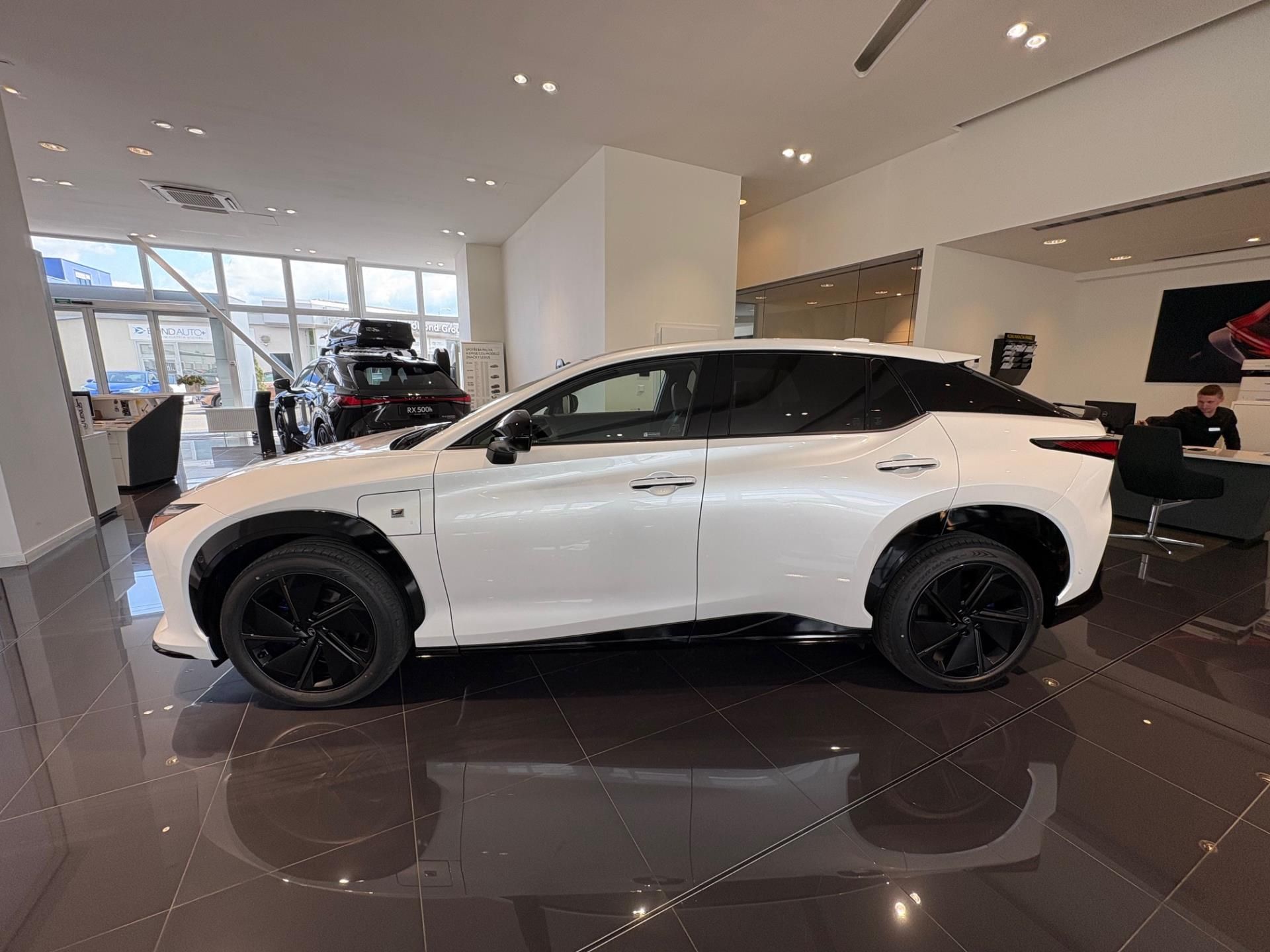 Lexus RZ 550e, Luxury pamorama 4x4 - fotka 4