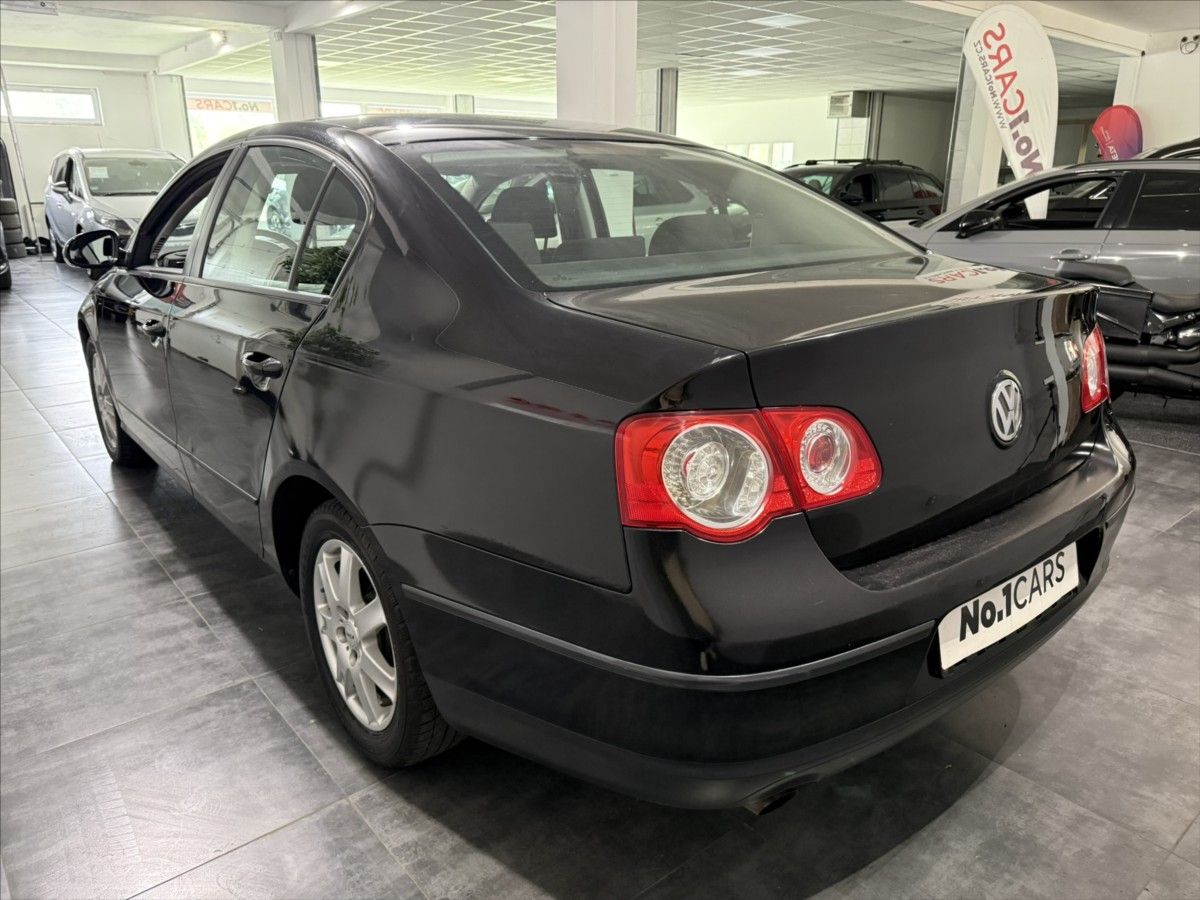 Volkswagen Passat, 1,6   i KLIMA VÝHŘEV PO STK - fotka 4