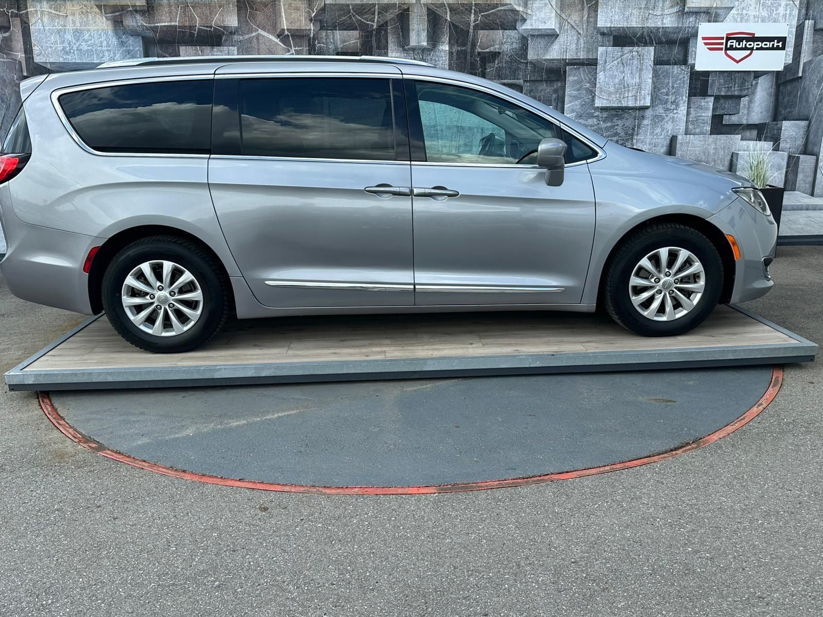Chrysler Pacifica, 3.6i, 214KW, BLIS - fotka 5
