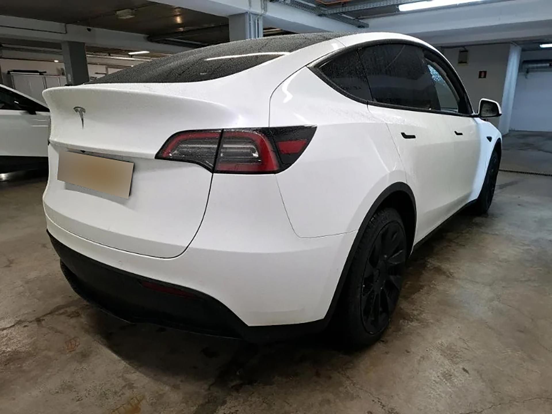 Tesla Model Y, Long Range Dual Motor 4×4 - fotka 2