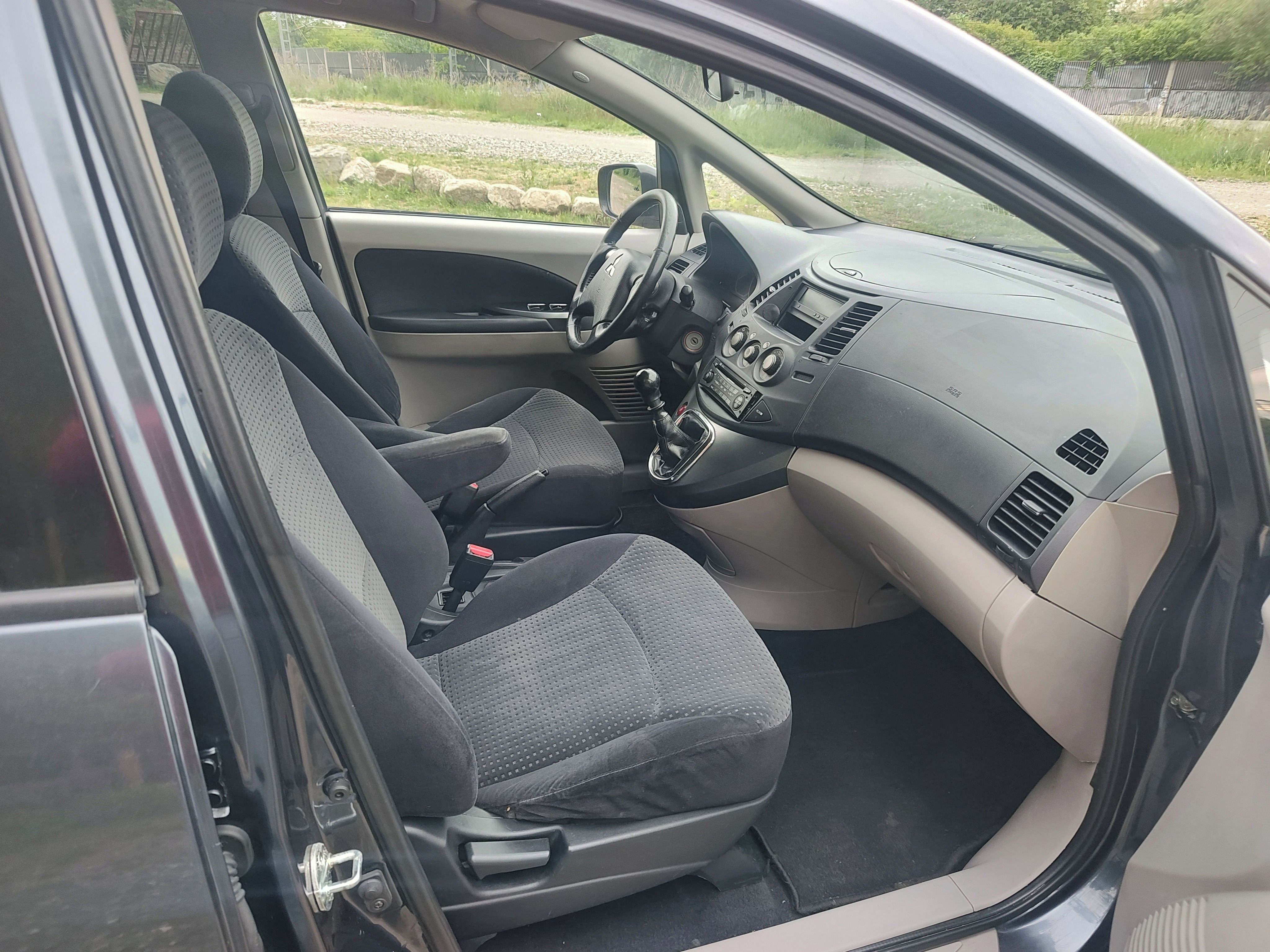 Mitsubishi Grandis, 2.0 DI-D 6 Míst, tažné - fotka 6