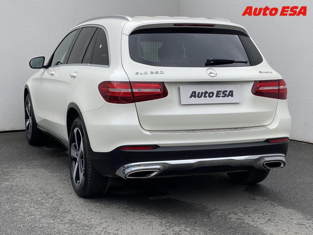 Mercedes-Benz GLC, 2.0 250,ano - fotka 6
